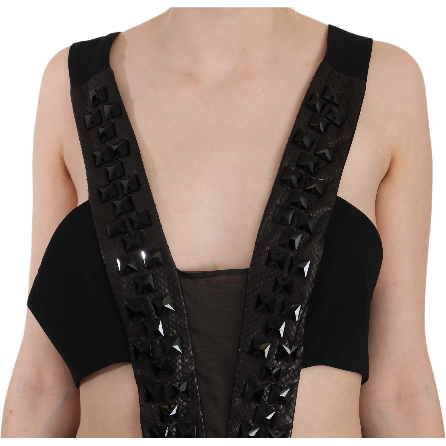 فستان سهرة ماكسي أنيق من جون ريتشموند مع لمسات من الكريستال