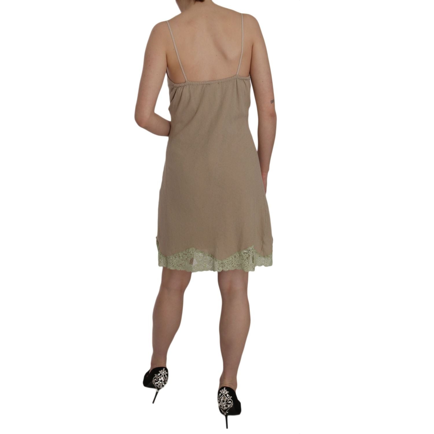 فستان قصير أنيق من الدانتيل باللون البيج من PINK MEMORIES