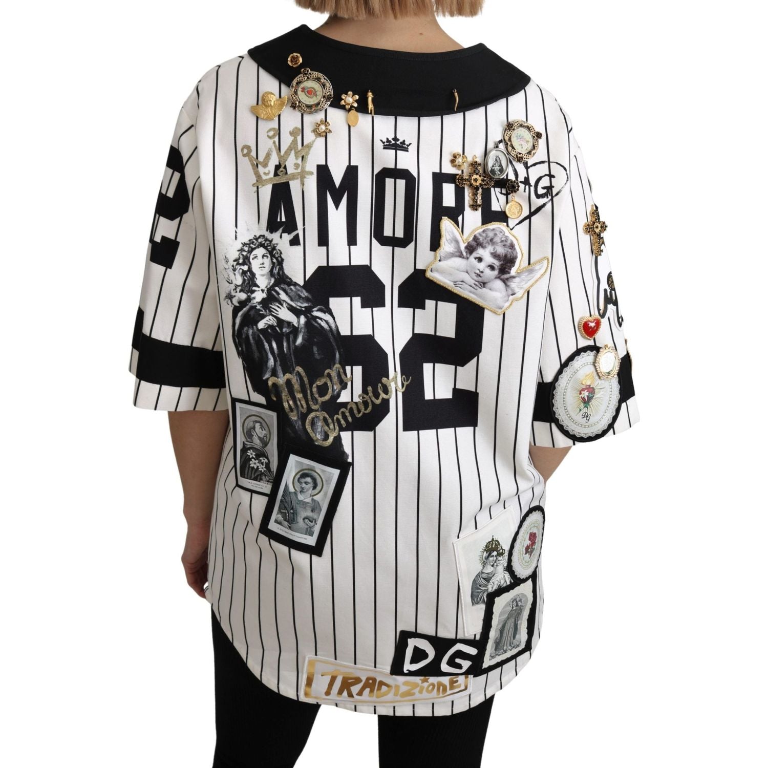 بلوزة دولتشي آند غابانا الأنيقة المخططة ذات الرقبة على شكل حرف V