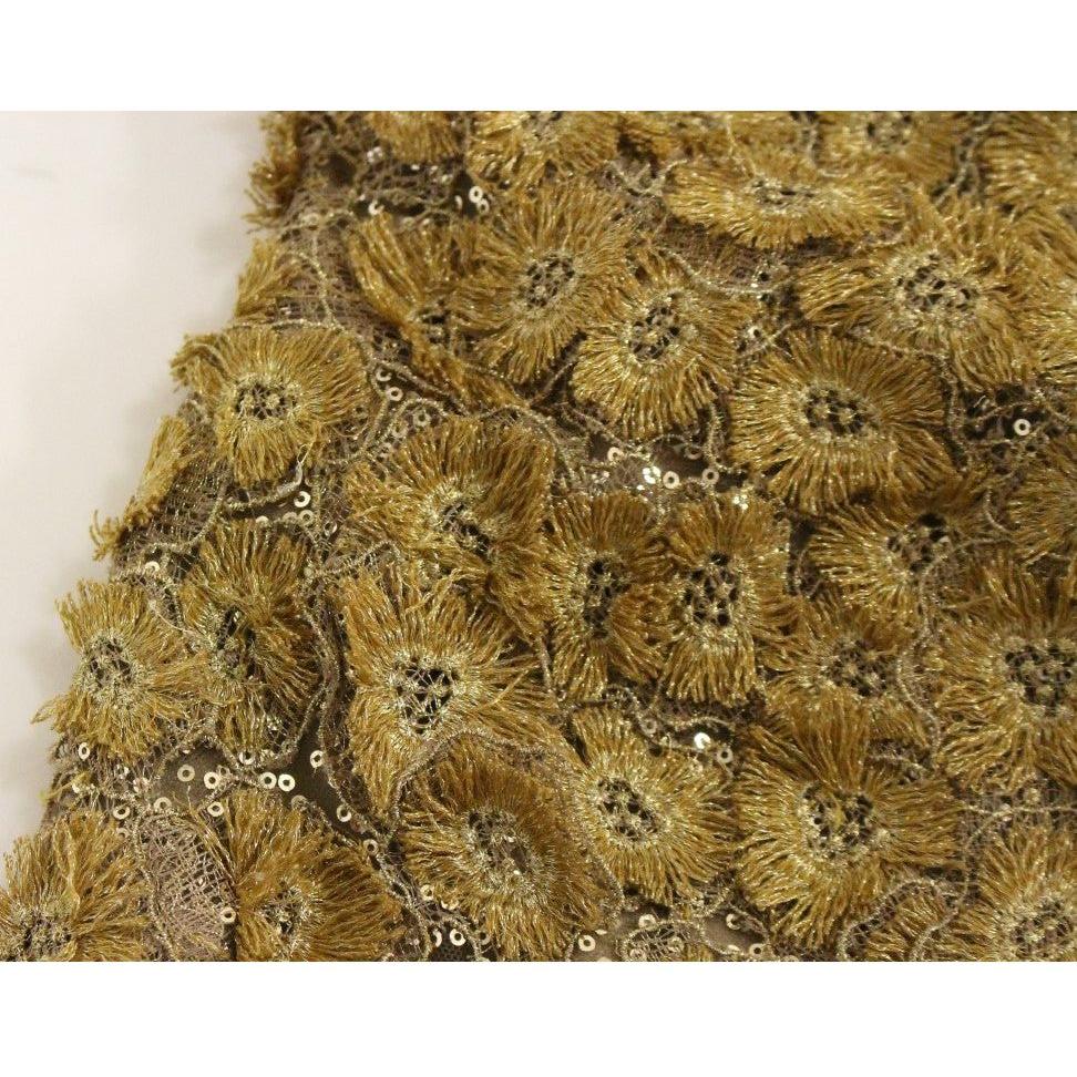 فستان ماكسي من الدانتيل الذهبي الرائع من Lanre Da Silva Ajayi مع كريستالات