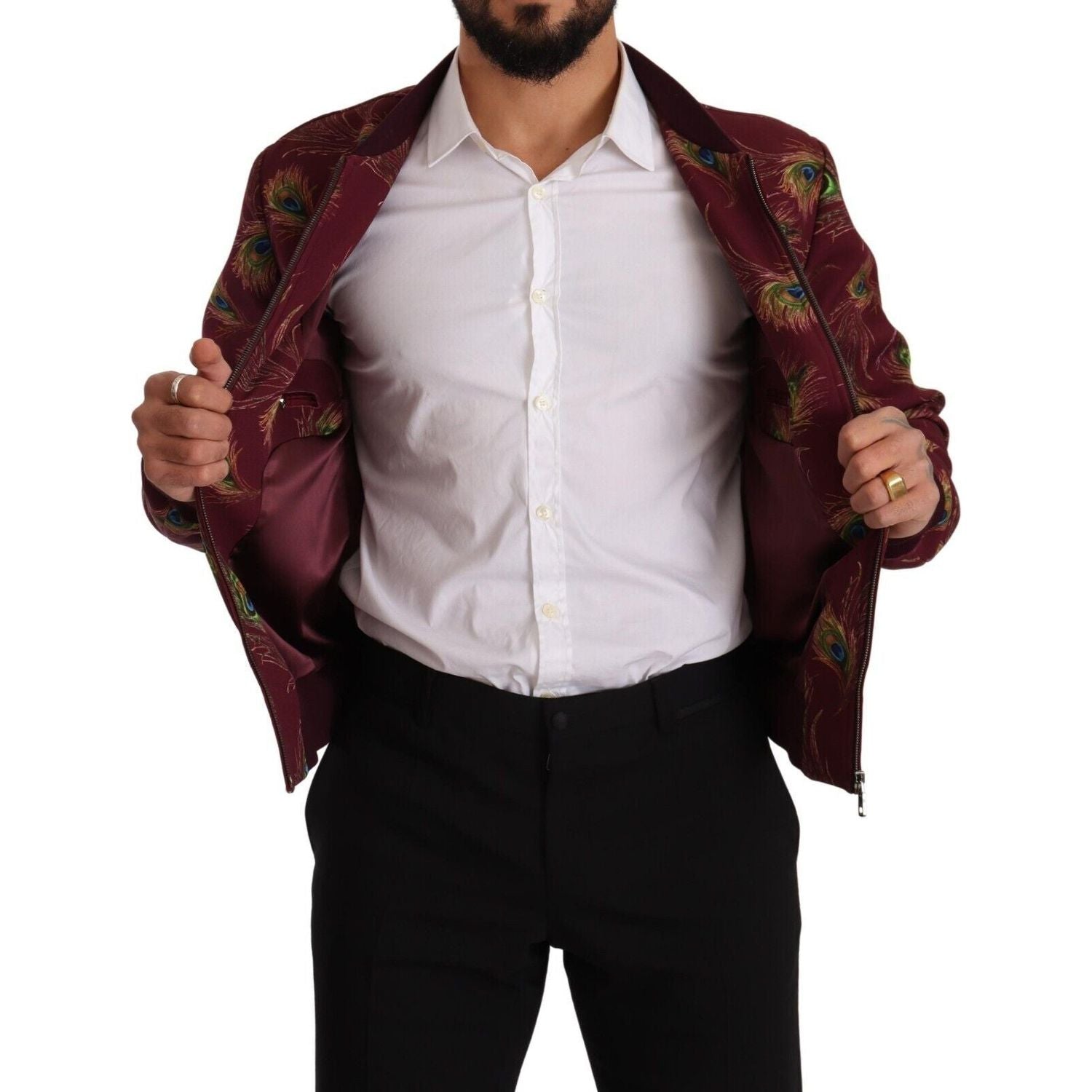 سترة بومبر بطبعة طاووس باللون الأحمر اللامع من دولتشي آند غابانا