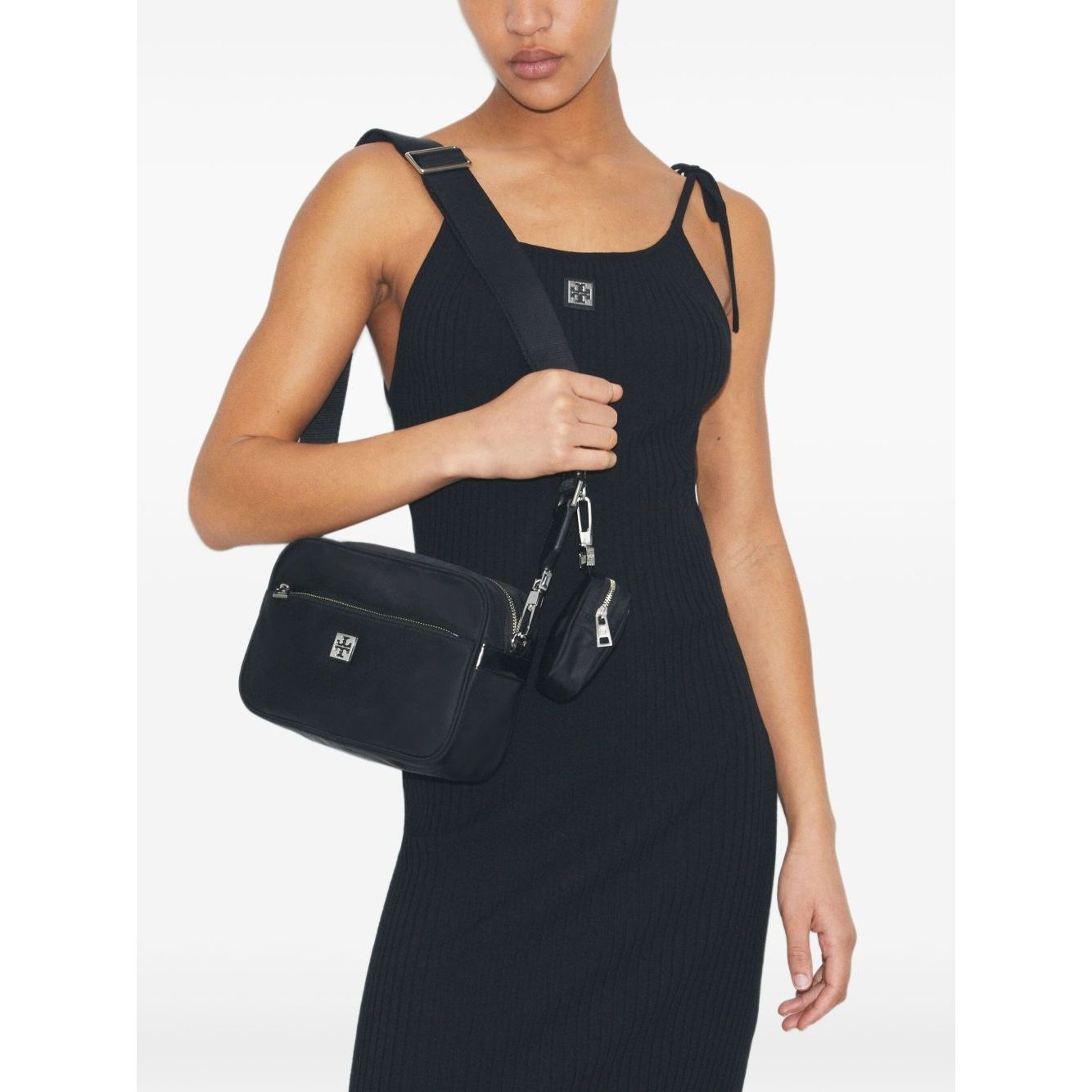 Front view with bag zipped and handles upright.