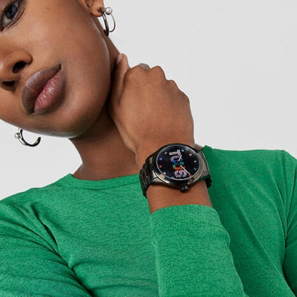 Woman wearing TOUS WATCHES Mod. 200351113 on wrist with green shirt