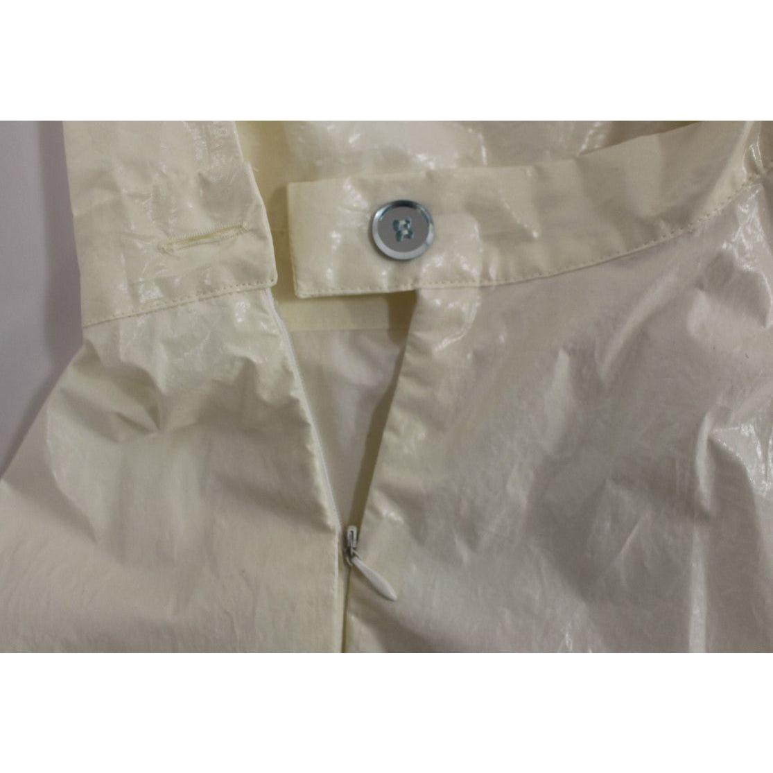 فستان أنيق من Licia Florio باللون الأبيض مع رقبة على شكل حرف V