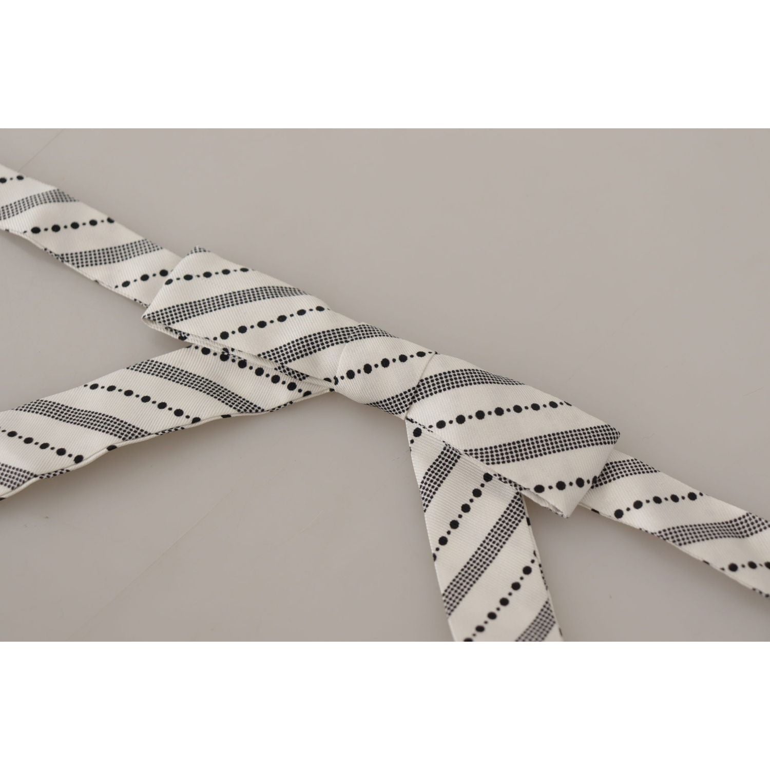 ربطة عنق من الحرير بنقاط البولكا الأنيقة من دولتشي آند غابانا