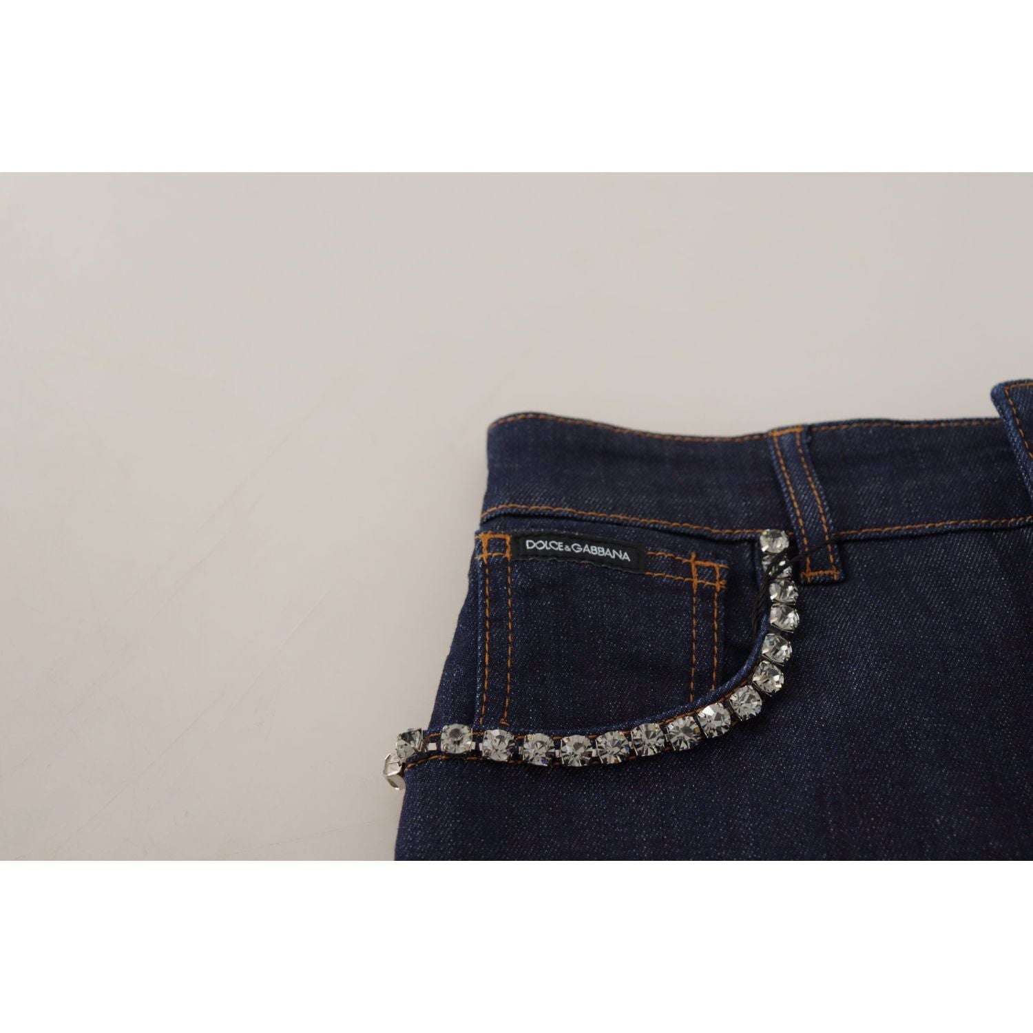 شورت قصير أنيق بخصر مرتفع من دولتشي آند غابانا مع تفاصيل من الكريستال