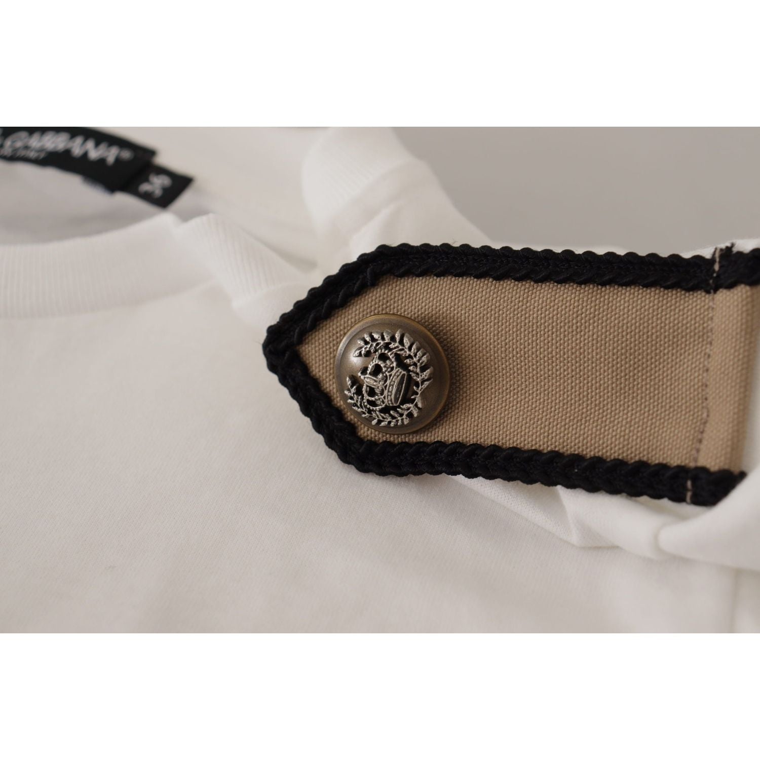 تي شيرت Dolce &amp; Gabbana الأنيق المصنوع من القطن بفتحة رقبة دائرية ومزين بالزهور