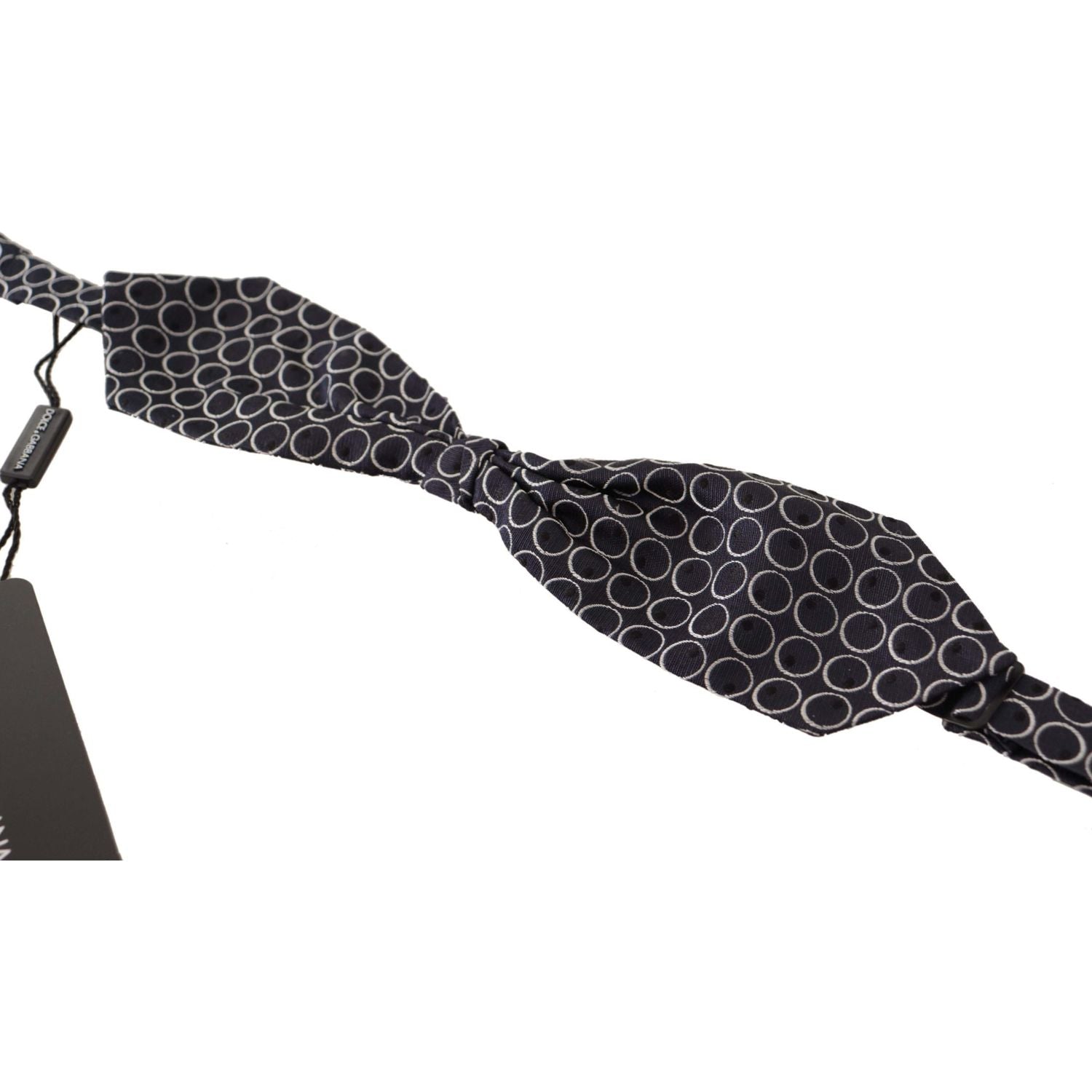 ربطة عنق أنيقة من الحرير باللونين الأبيض والأسود من دولتشي آند غابانا