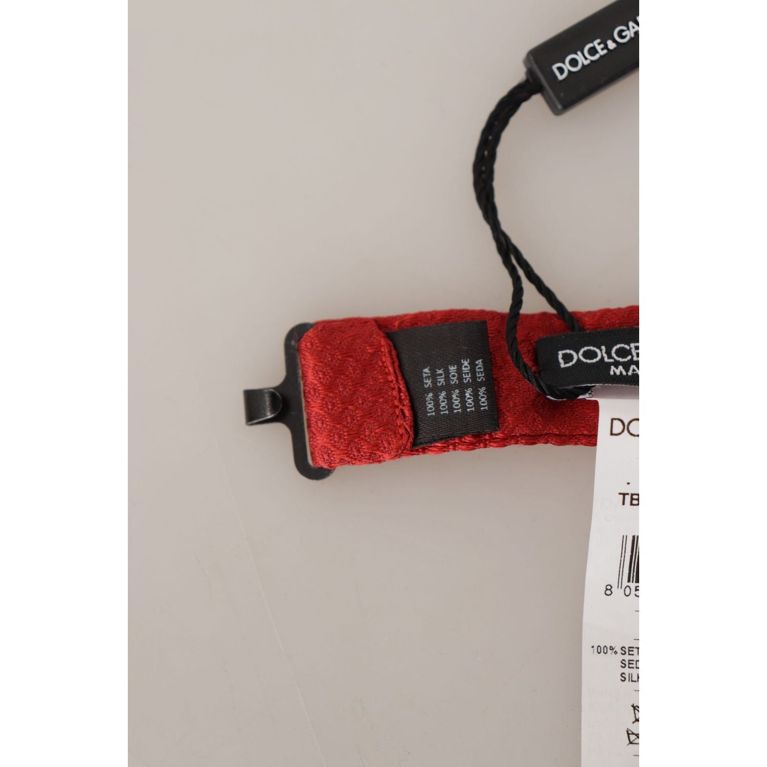 ربطة عنق أنيقة من الحرير باللون الأحمر من دولتشي آند غابانا