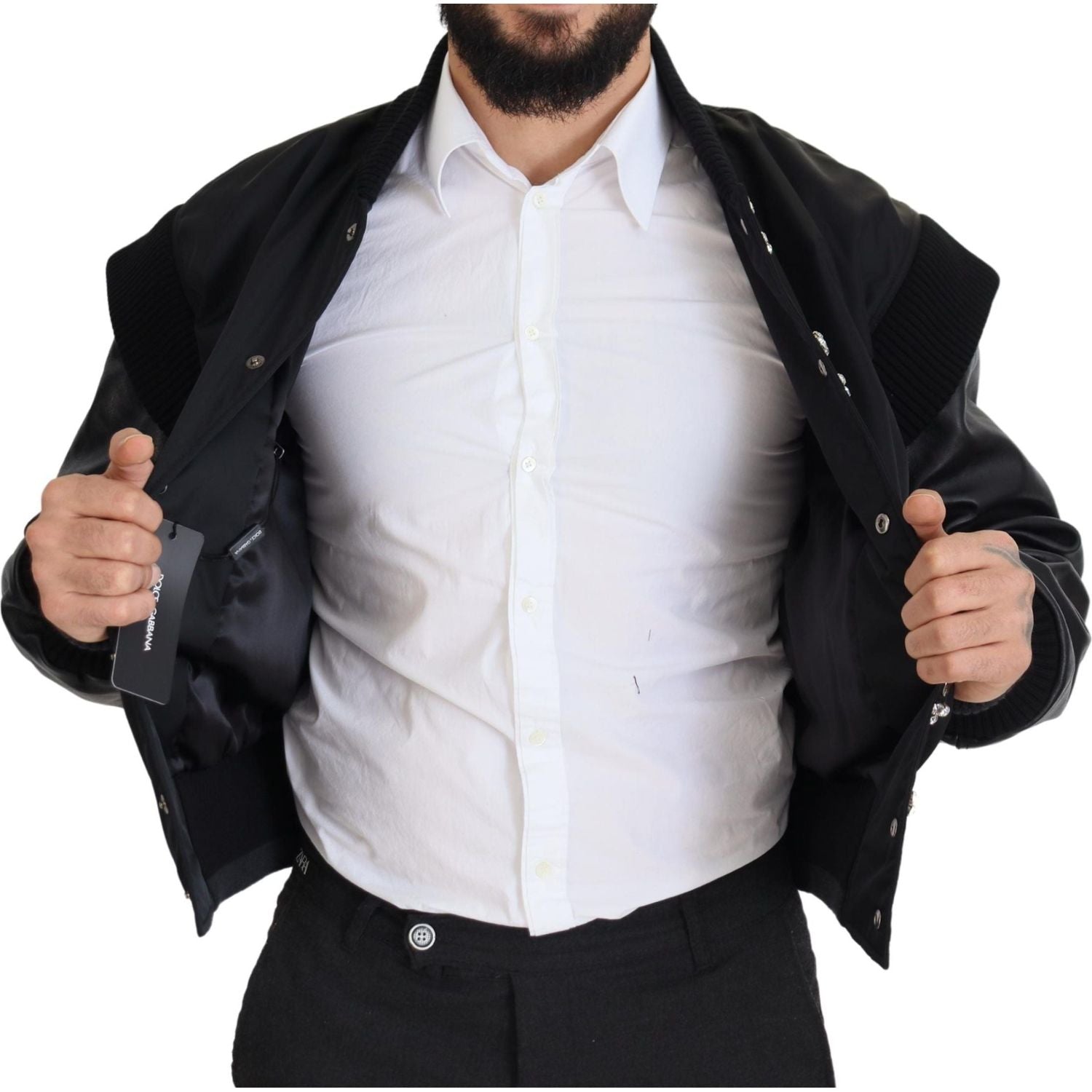 سترة بومبر أنيقة باللون الأسود مزينة بالكريستال من دولتشي آند غابانا