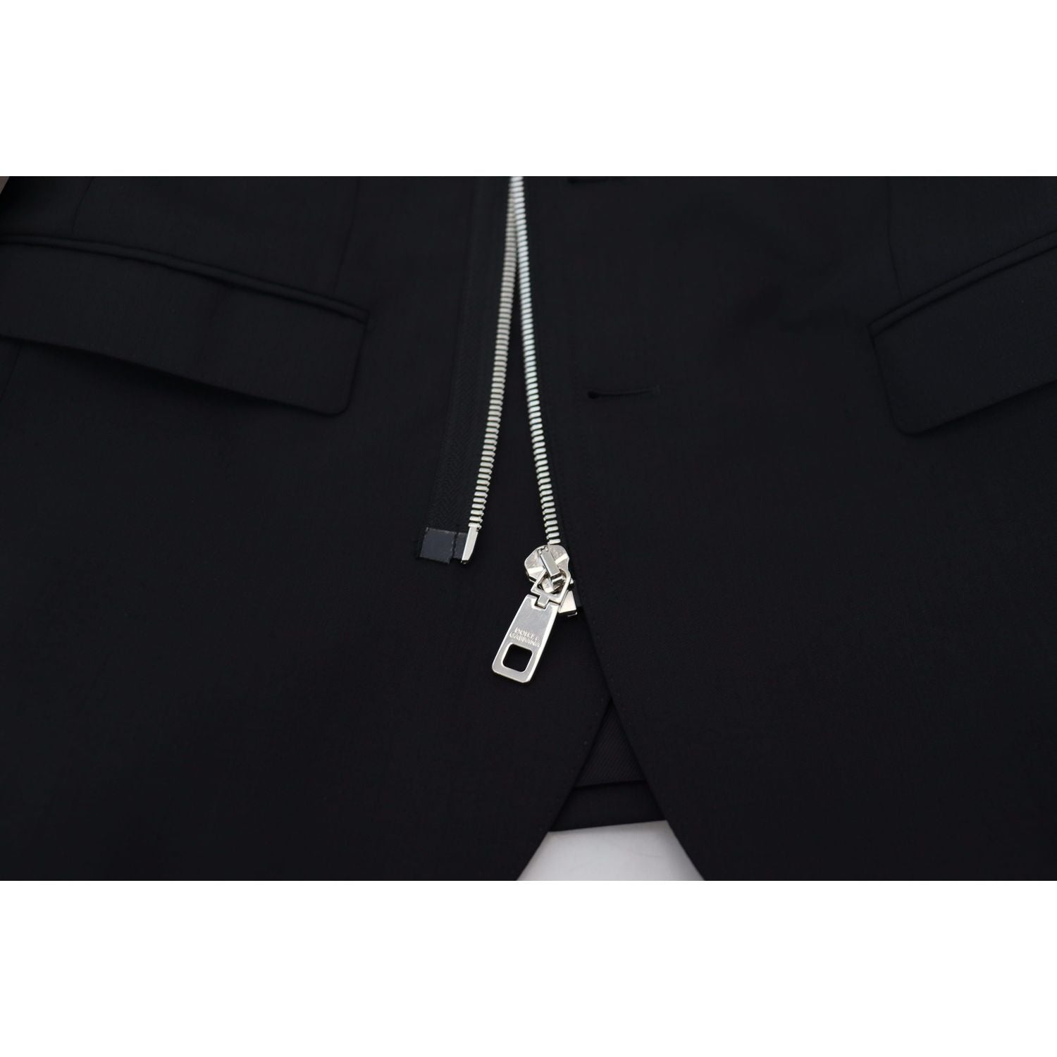 سترة صوفية سوداء أنيقة من دولتشي آند غابانا