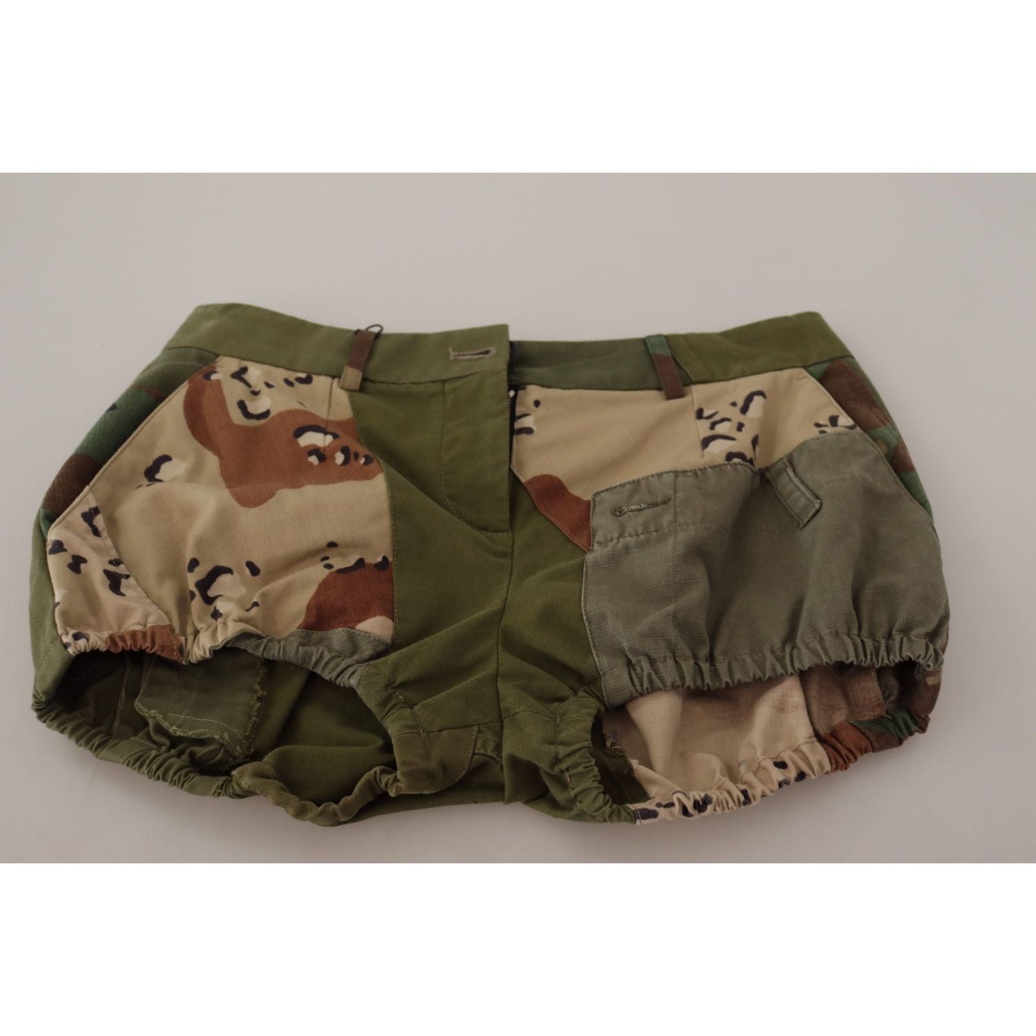 بنطلون قصير بخصر مرتفع باللون الأخضر العسكري من دولتشي آند غابانا