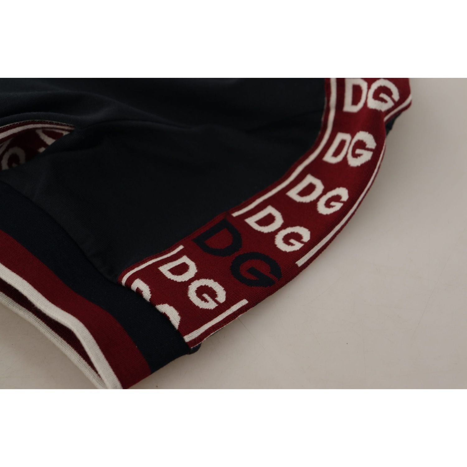 تي شيرت دولتشي آند غابانا الأنيق المصنوع من القطن باللون الأسود برقبة عالية