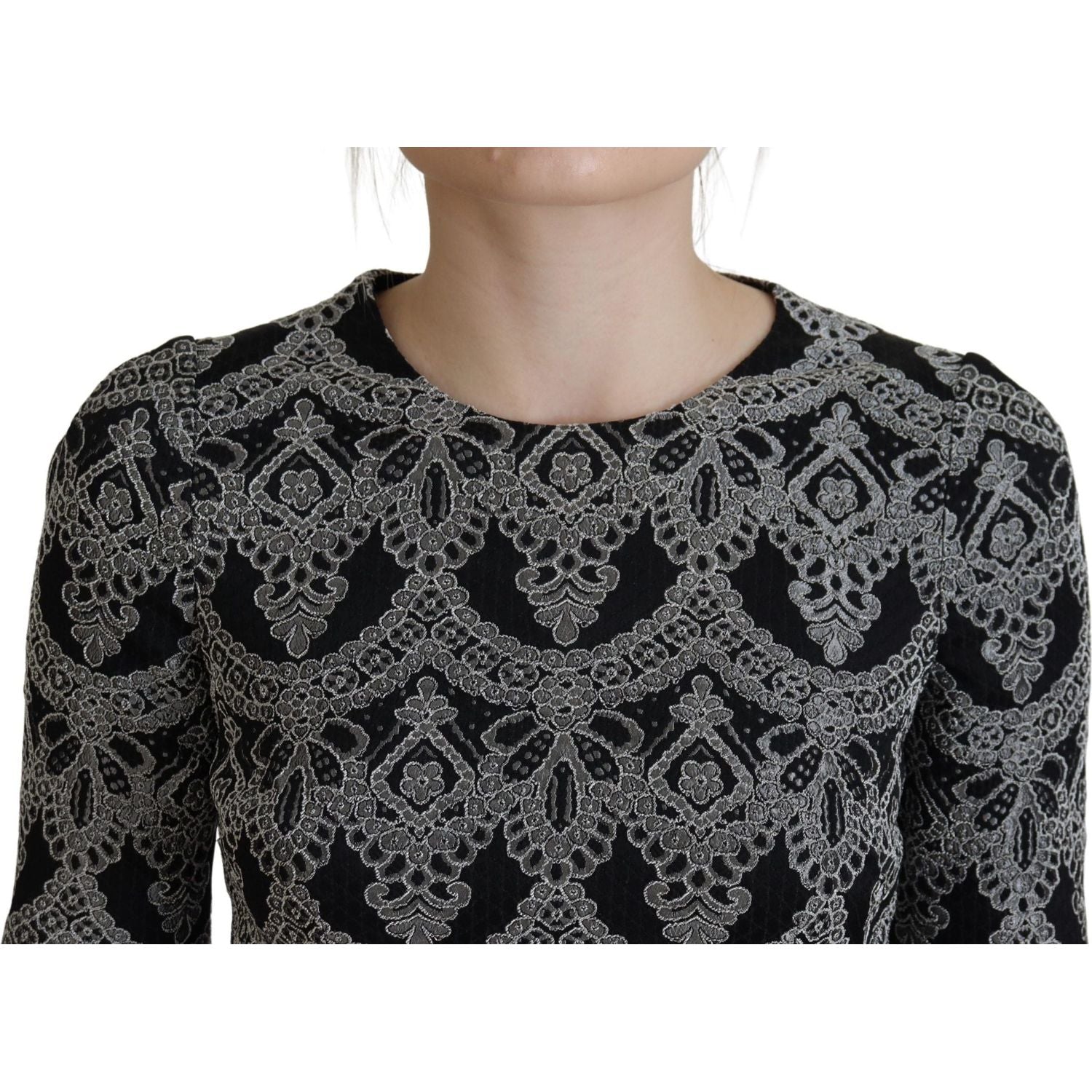 فستان دولتشي آند غابانا الأنيق ذو التصميم الضيق