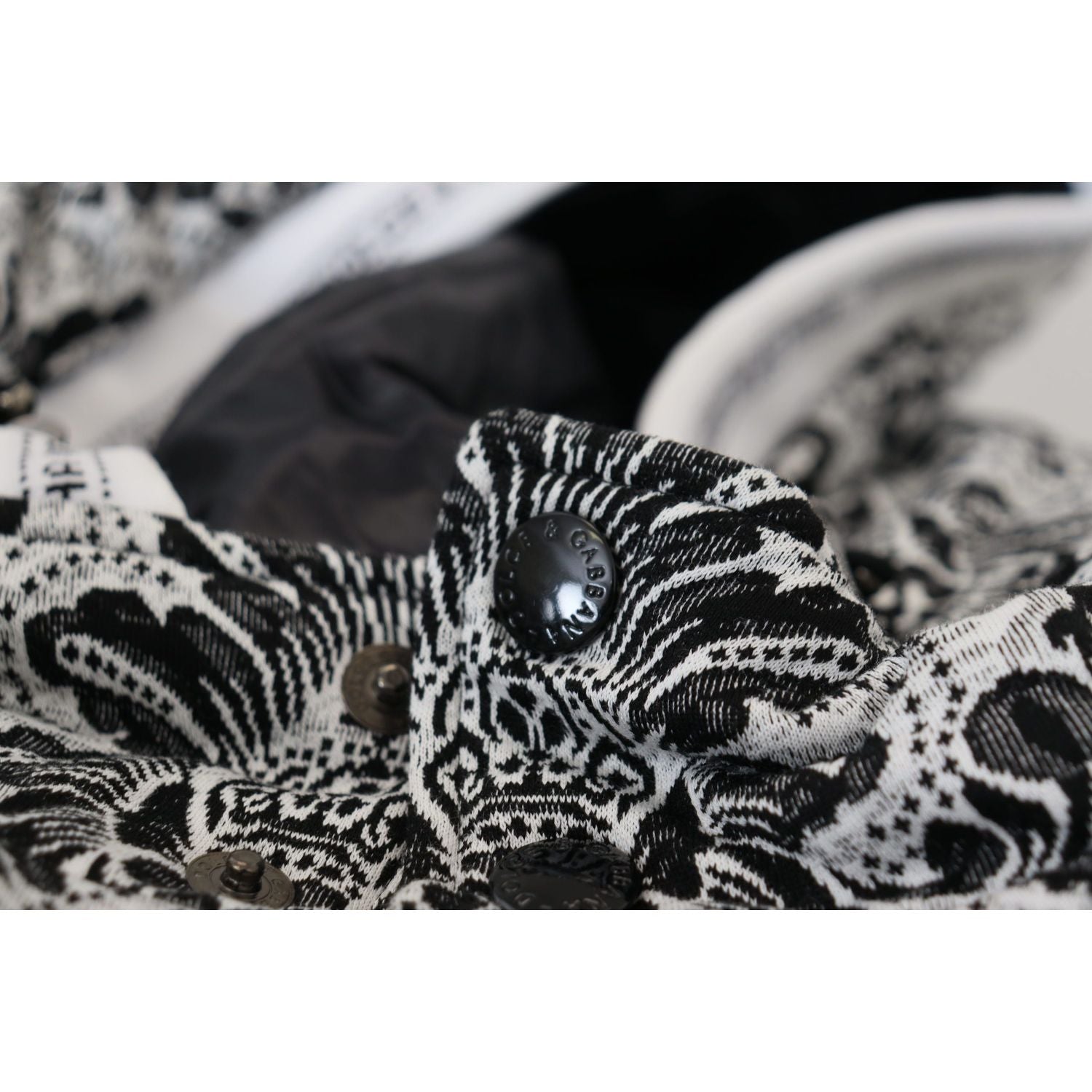 قبعة دولتشي آند غابانا الأنيقة المصنوعة من القطن لتغطية الرأس بالكامل