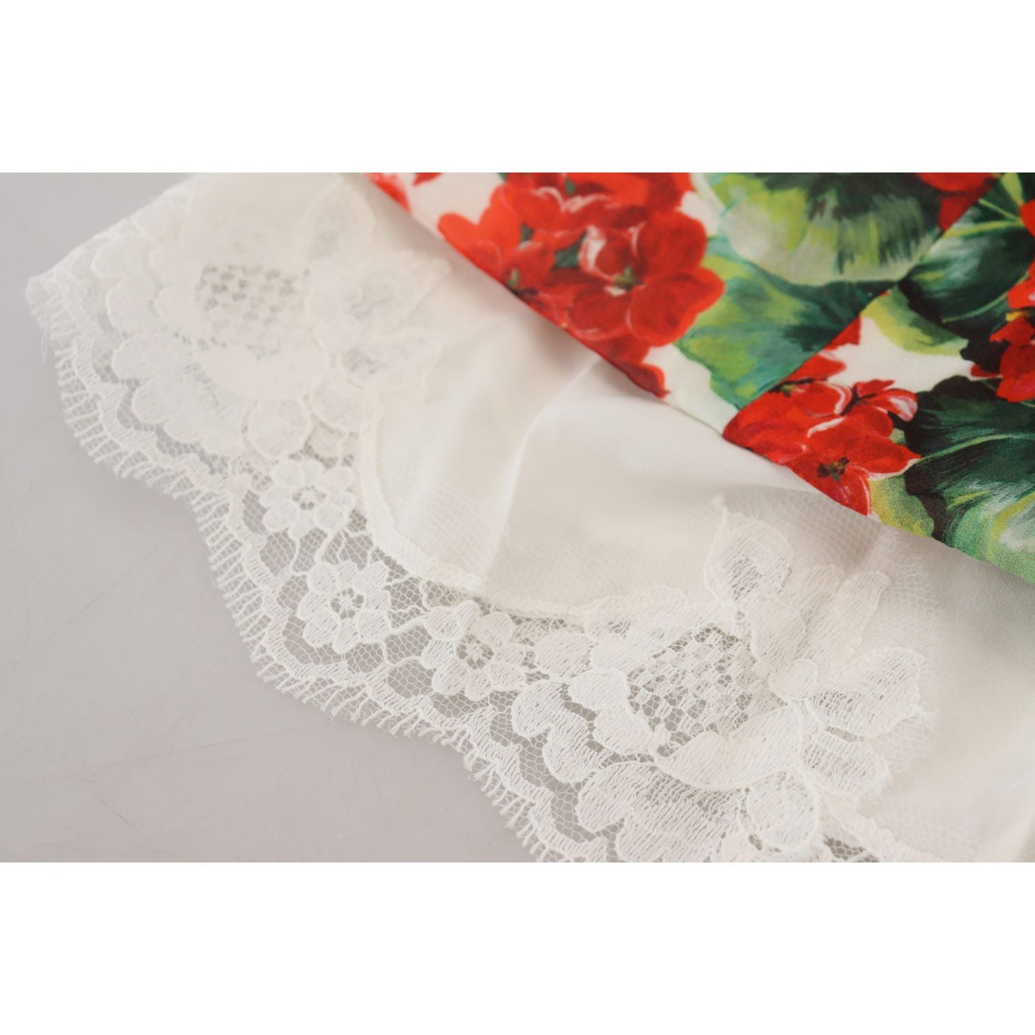 فستان دولتشي آند غابانا الجذاب بطبعات الأزهار