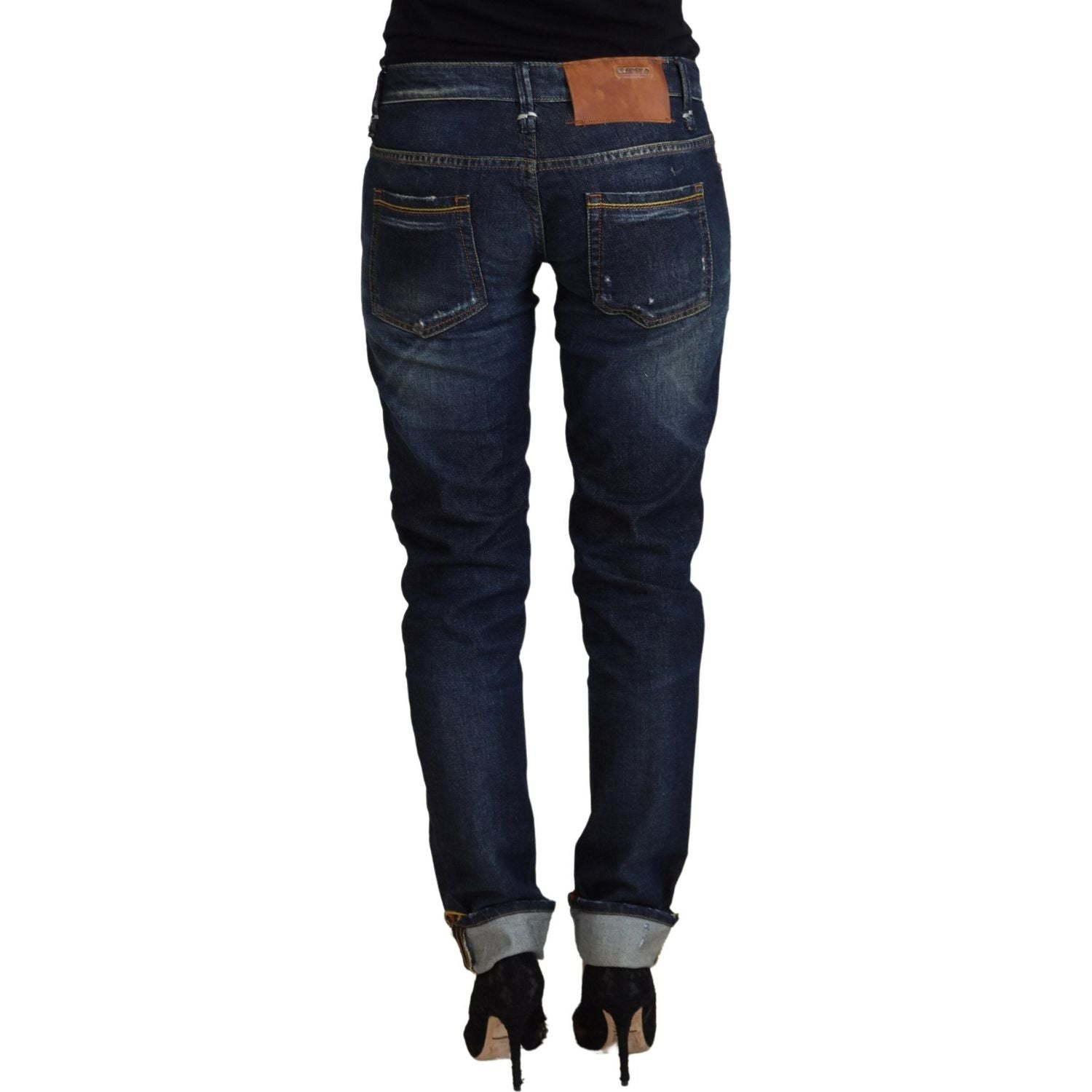 بنطلون جينز أنيق بقصّة Slim Fit وخصر منخفض