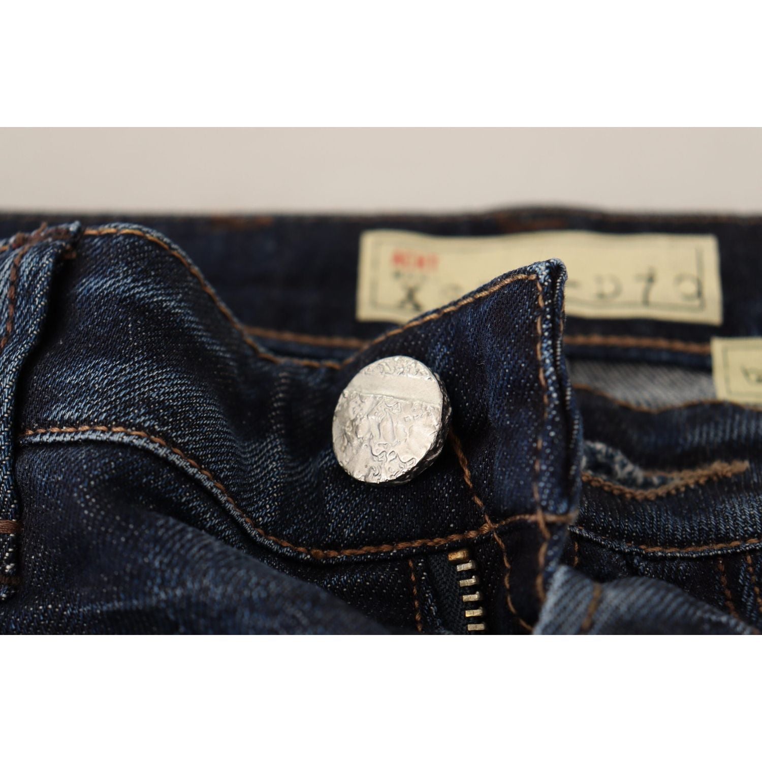 بنطلون جينز أزرق مغسول بقصّة Slim Fit من Acht Chic