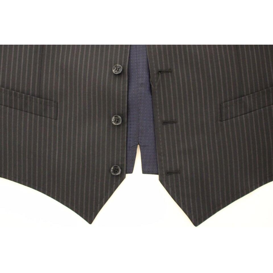 فستان رمادي مخطط أنيق من دولتشي آند غابانا