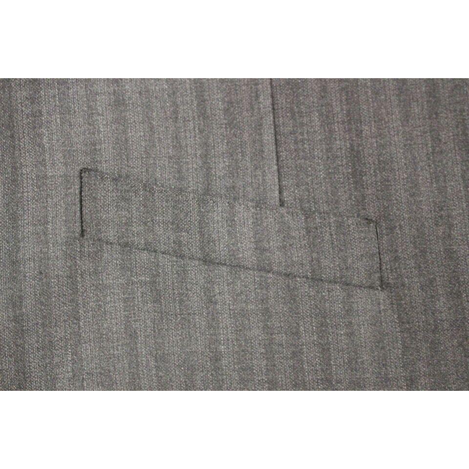 فستان دولتشي آند غابانا الأنيق المصنوع من الصوف المخطط باللون الرمادي