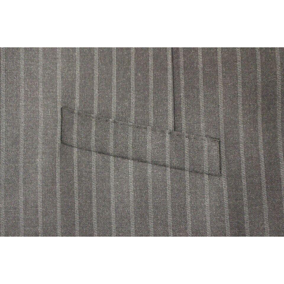 فستان دولتشي آند غابانا الأنيق المصنوع من الصوف المخطط باللون الرمادي