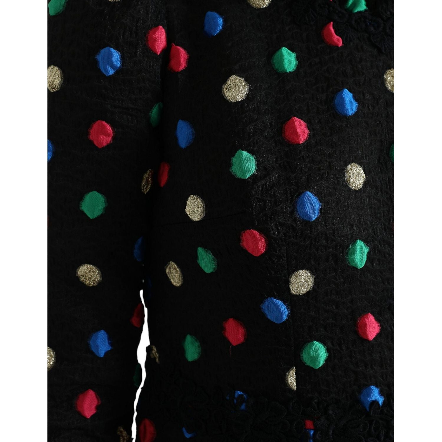 فستان متوسط ​​الطول أنيق من دولتشي آند غابانا بنقاط البولكا وفتحة رقبة عالية