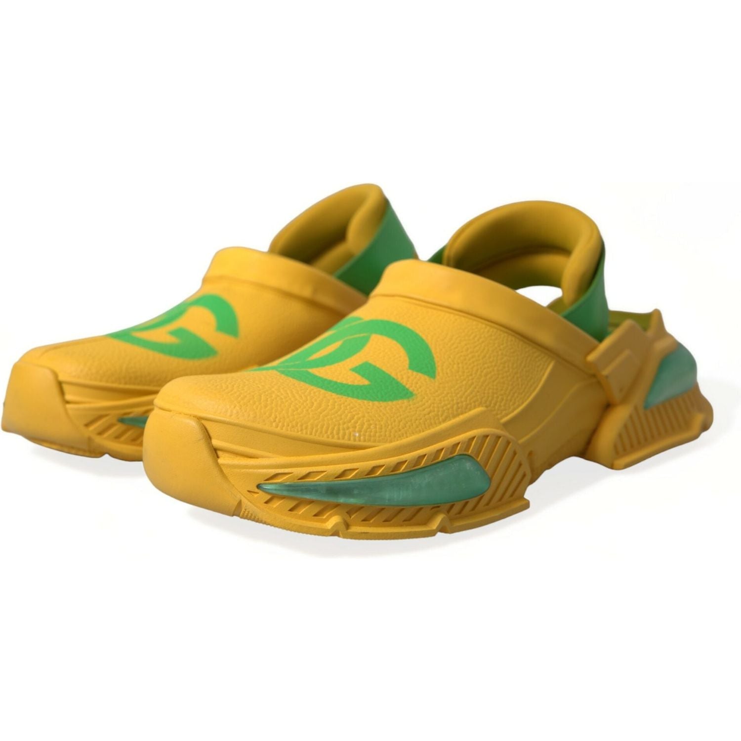 نعال مطاطية أنيقة من دولتشي آند غابانا بألوان زاهية