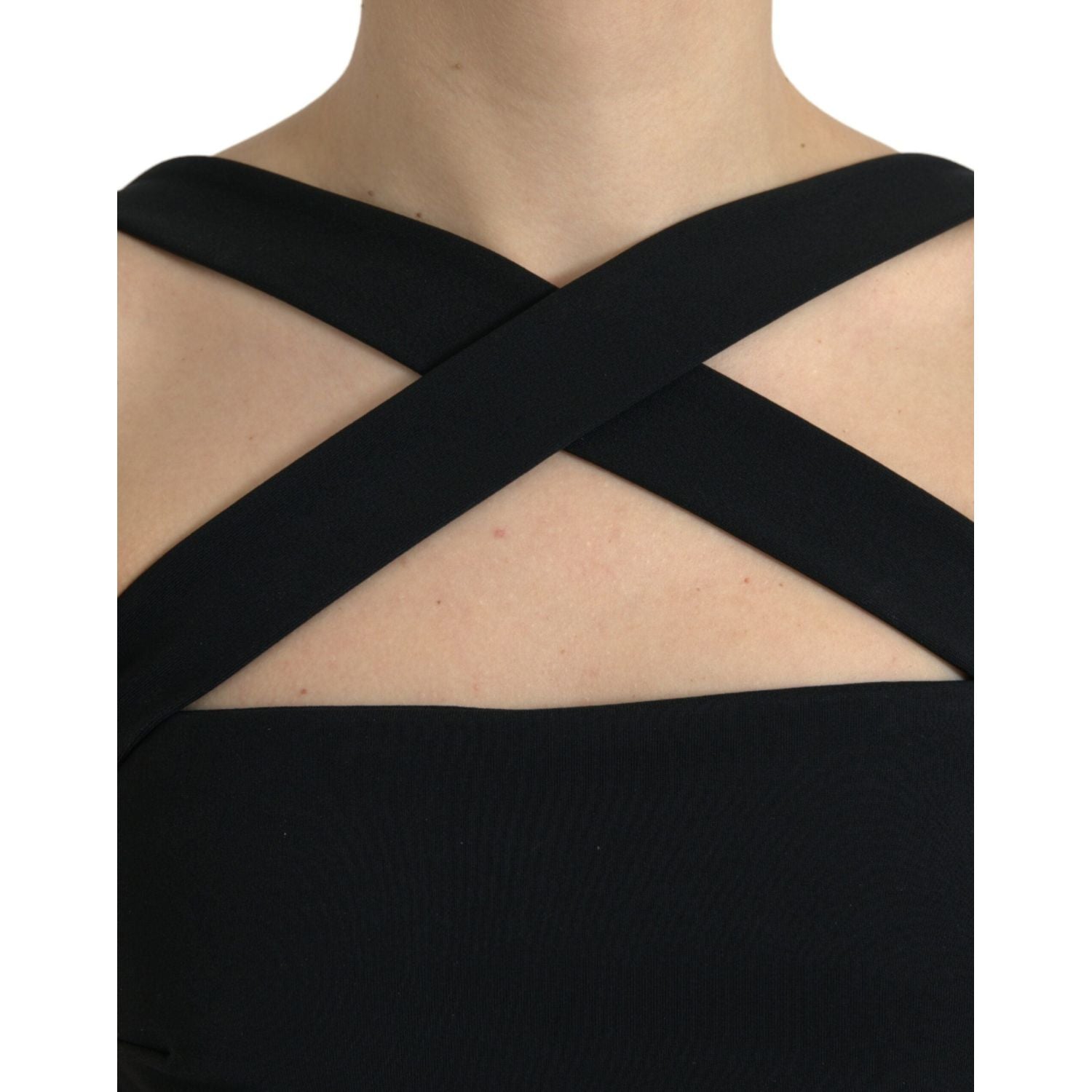 فستان دولتشي آند غابانا الأسود الأنيق ذو الأكمام الطويلة