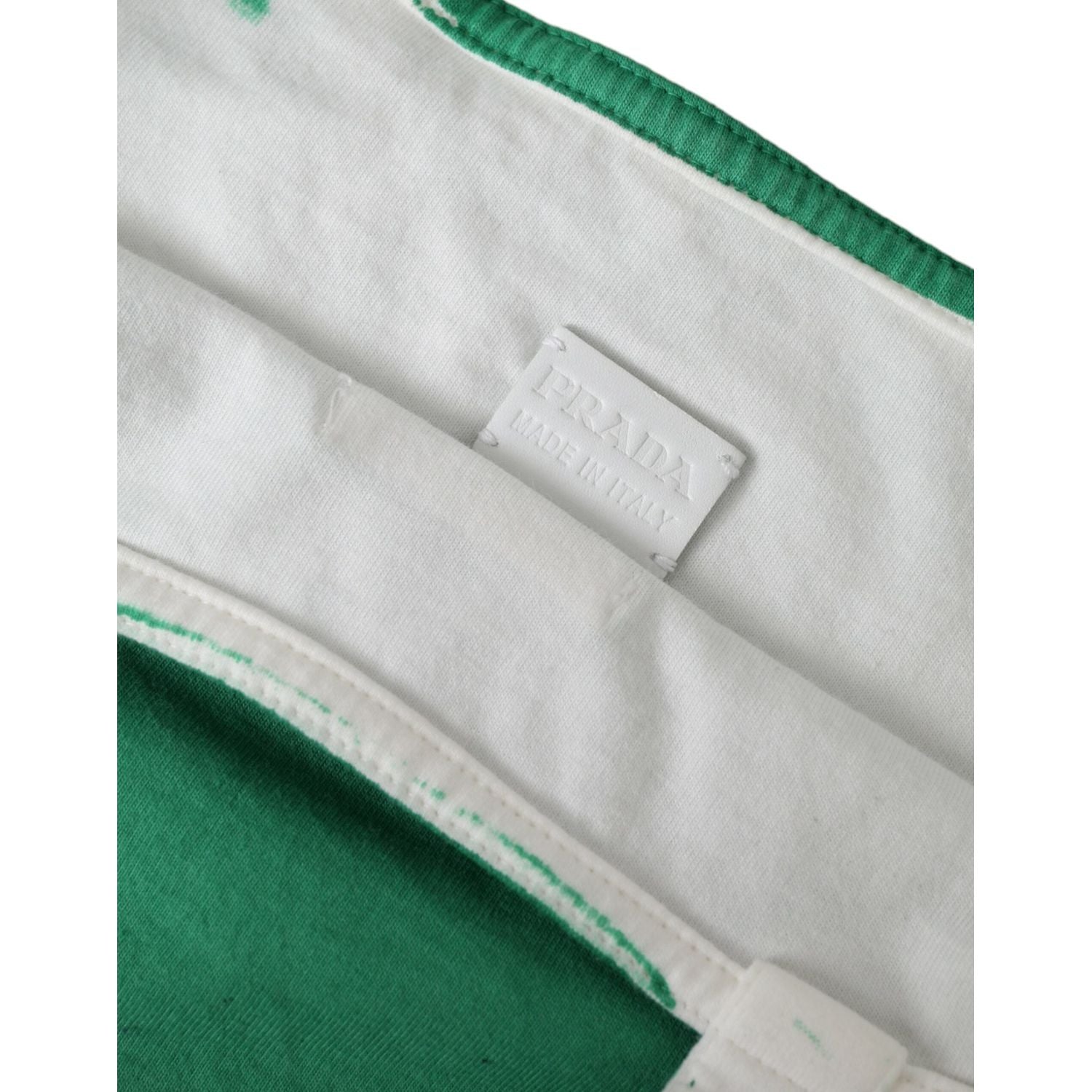 حقيبة برادا القماشية الأنيقة باللون الأخضر