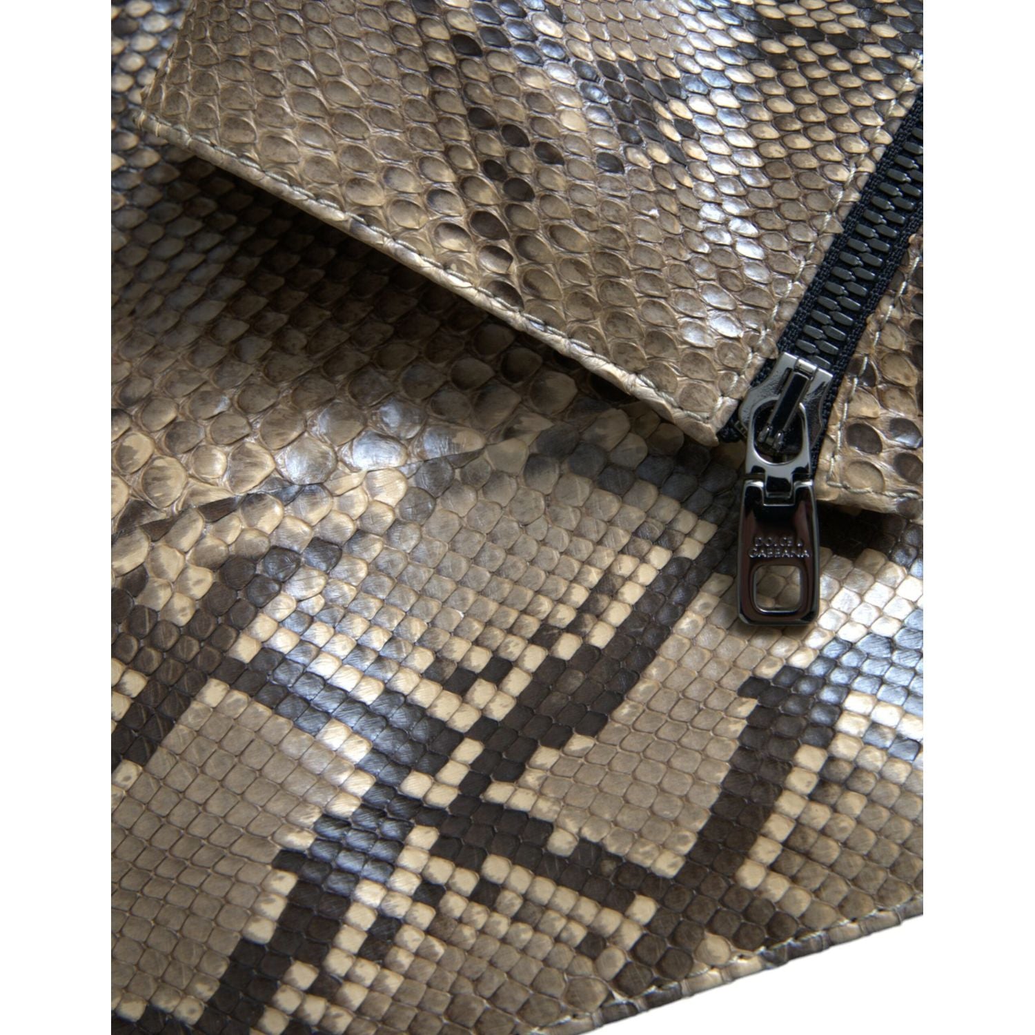 سترة بايكر بلوزون من الجلد الفاخر باللون البيج من دولتشي آند غابانا