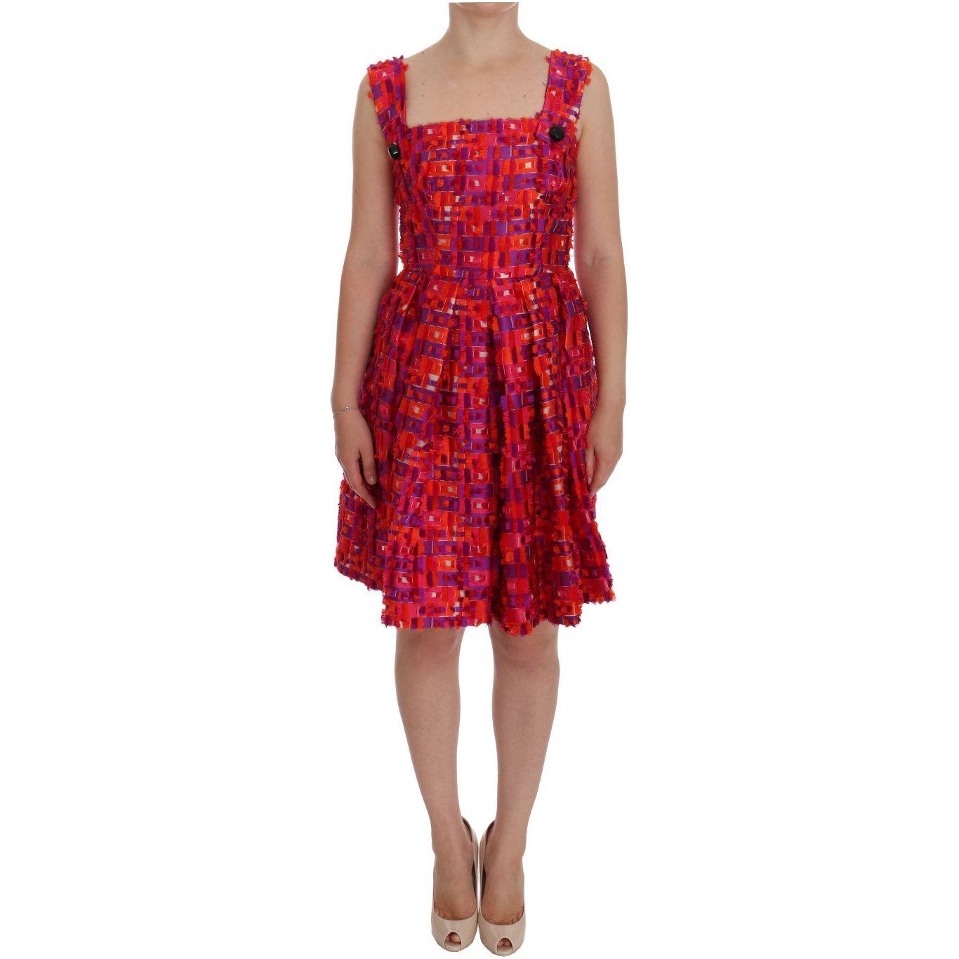 فستان دولتشي آند غابانا الأنيق باللون الوردي بدون أكمام