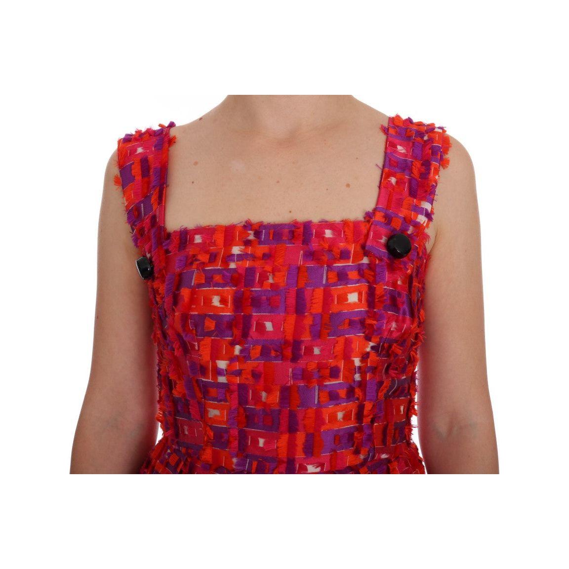 فستان دولتشي آند غابانا الأنيق باللون الوردي بدون أكمام