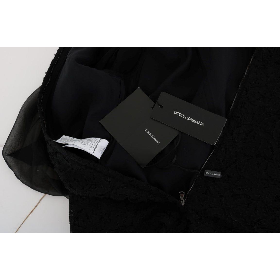 فستان دولتشي آند غابانا الأنيق المصنوع من الدانتيل الأسود مع تطريز على شكل قلب