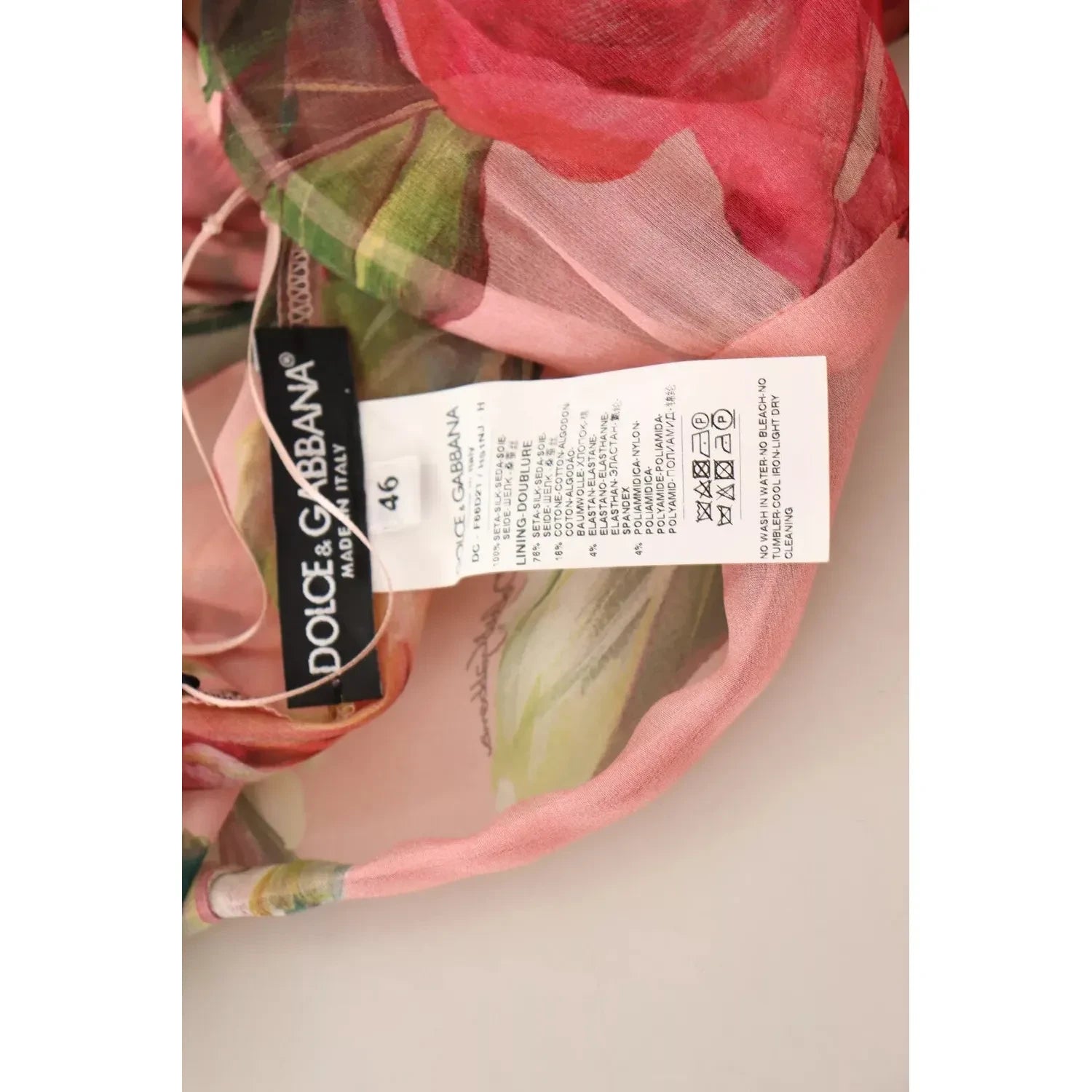 فستان ماكسي متعدد الطبقات بطبعات الأزهار من دولتشي آند غابانا باللون الوردي