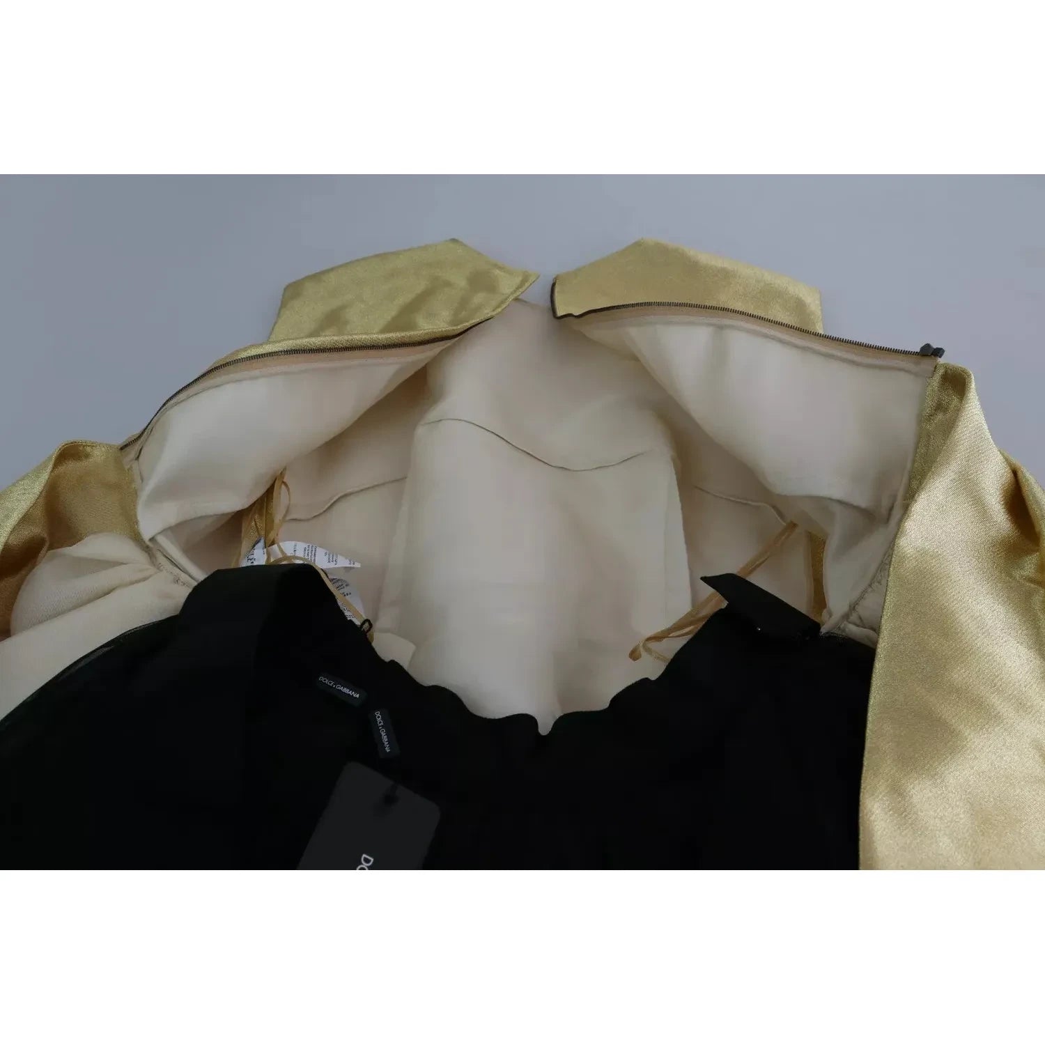 فستان دولتشي آند غابانا الذهبي المصنوع من البوليستر بدون أكمام بتصميم حرف A من التول