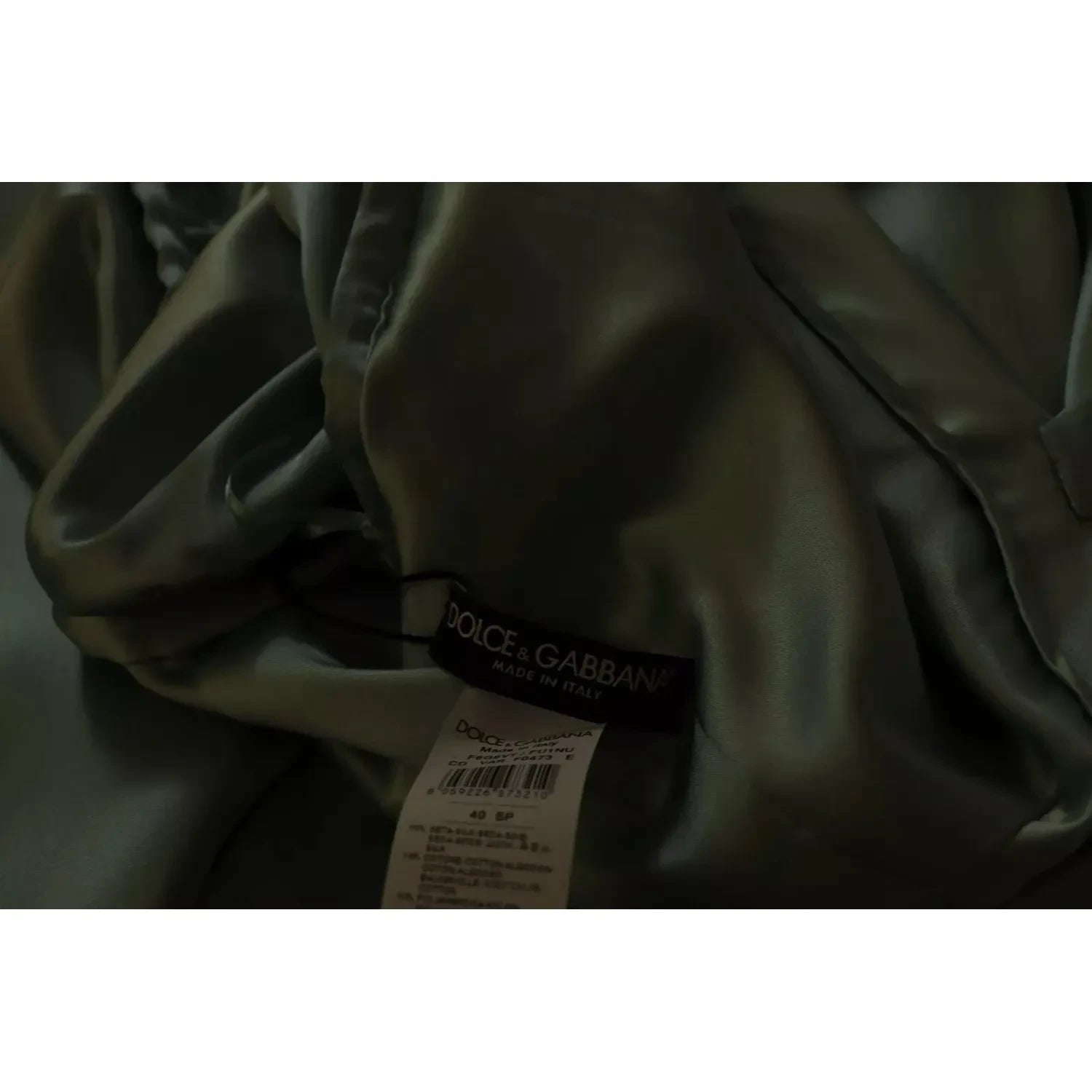 فستان دولتشي آند غابانا حرير أخضر نعناعي بقصّة كتف واحدة متوسط ​​الطول