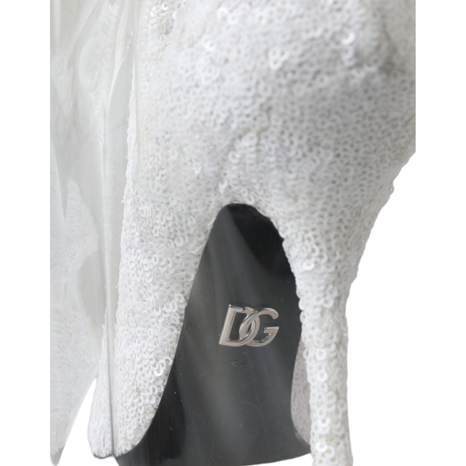 حذاء دولتشي آند غابانا أبيض بكعب عالٍ يصل إلى الركبة