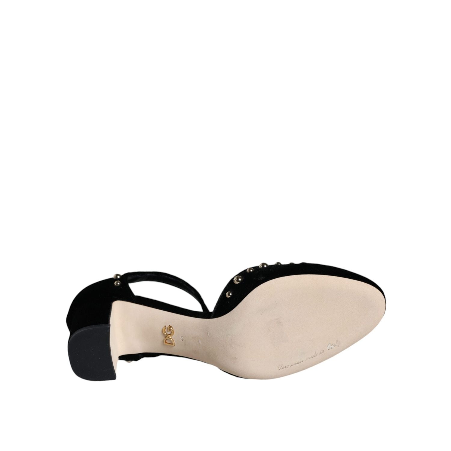 حذاء دولتشي آند غابانا المخملي الأسود بحزام للكاحل مزين بالورود