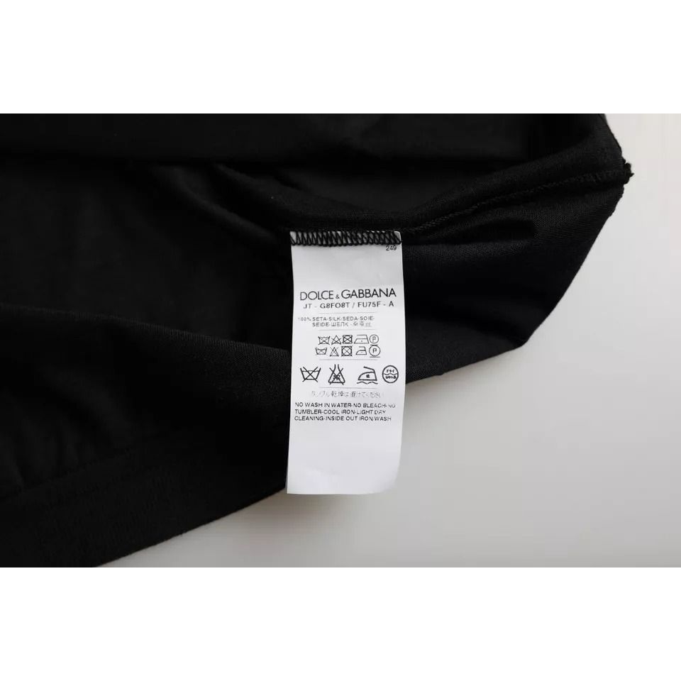 تي شيرت دولتشي آند غابانا من الحرير الأسود برقبة دائرية وأكمام قصيرة