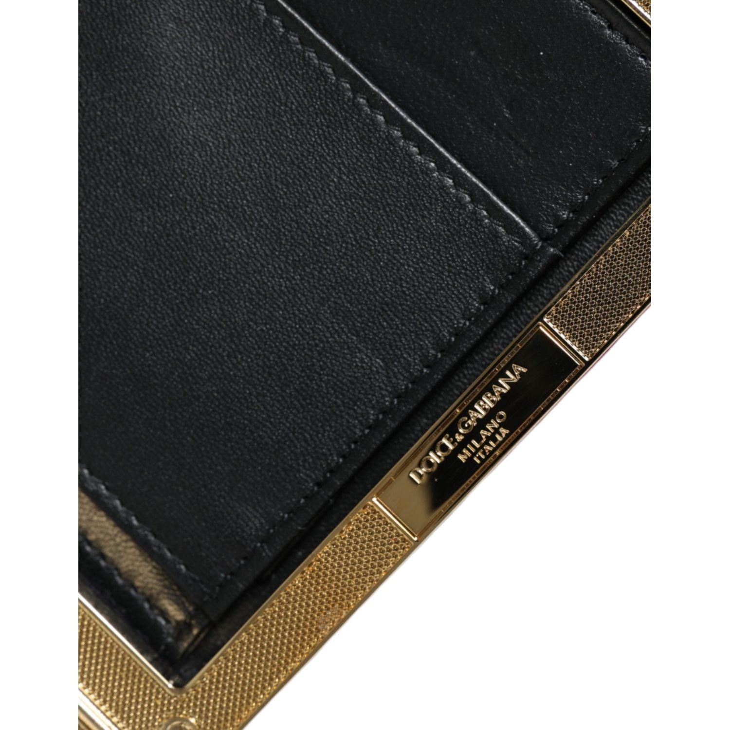 حقيبة كلاتش للحفلات المسائية من دولتشي آند غابانا بإطار ذهبي من المخمل الأحمر