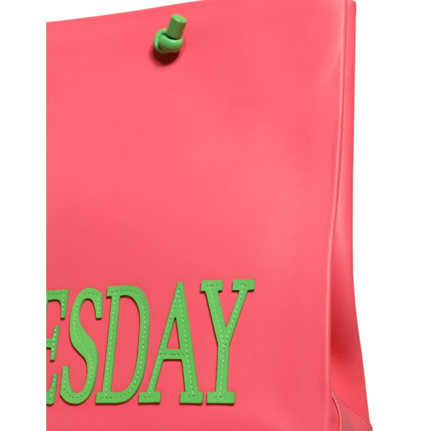 حقيبة تسوق ألبرتا فيريتي باللون الوردي من الجلد لعطلة نهاية الأسبوع يوم الأربعاء