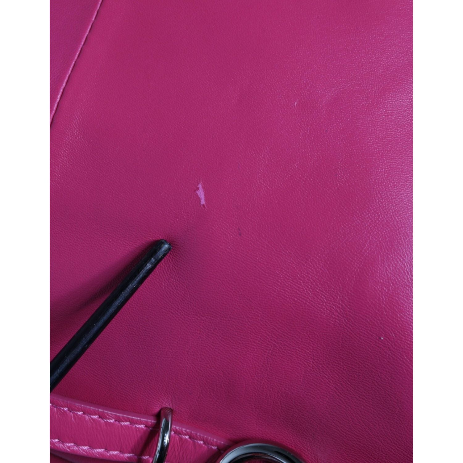 حقيبة كتف جلدية باللون الوردي الفوشيا من باتريزيا بيبي