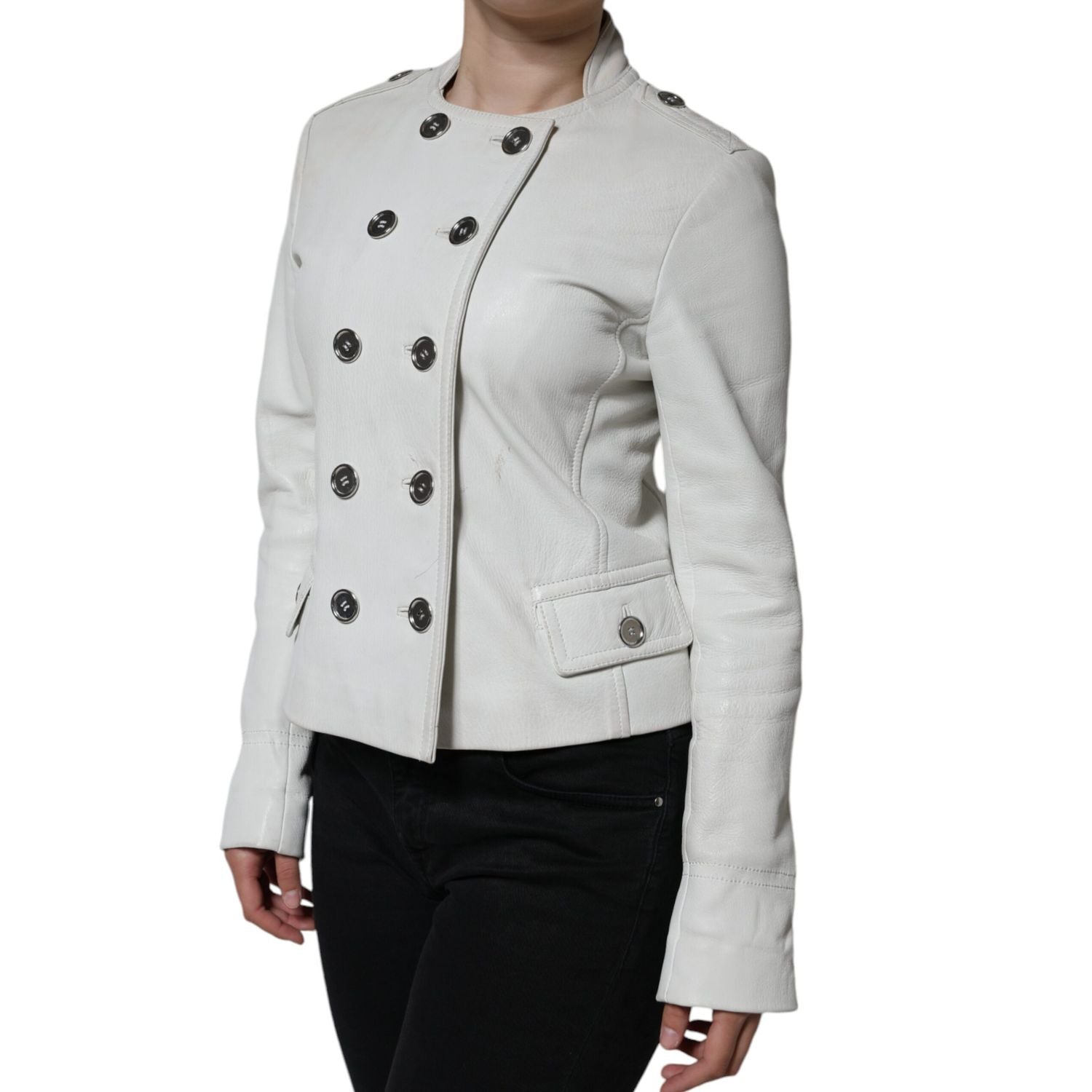 Front view with bag zipped and handles upright.