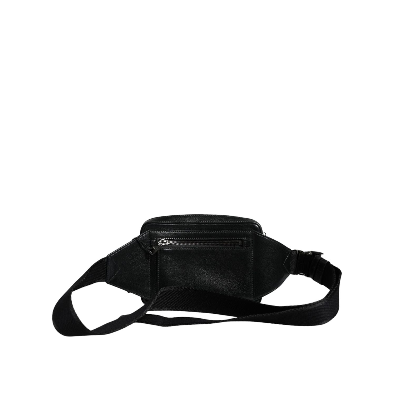 Front view with bag zipped and handles upright.