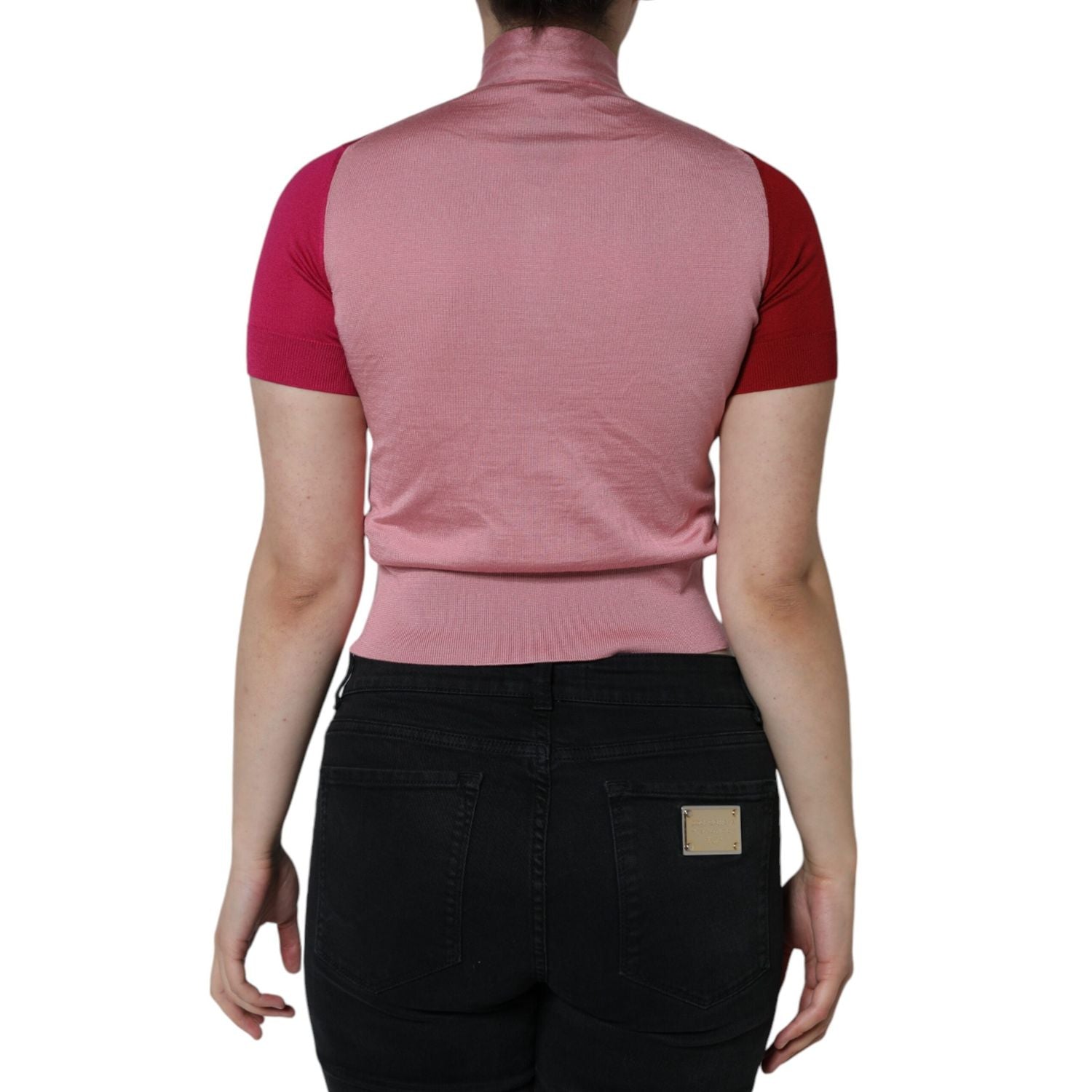 Front view with bag zipped and handles upright.