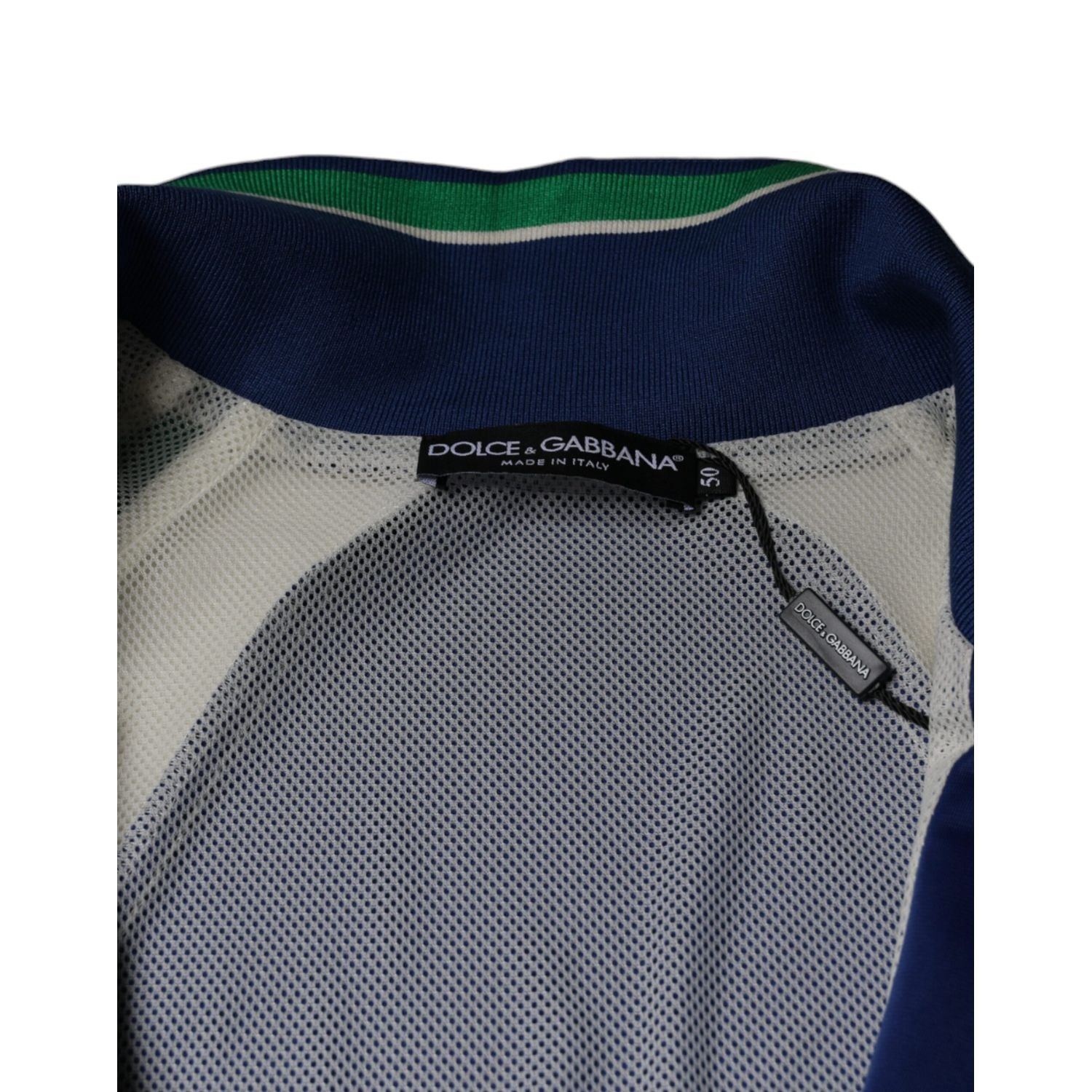 Front view with bag zipped and handles upright.