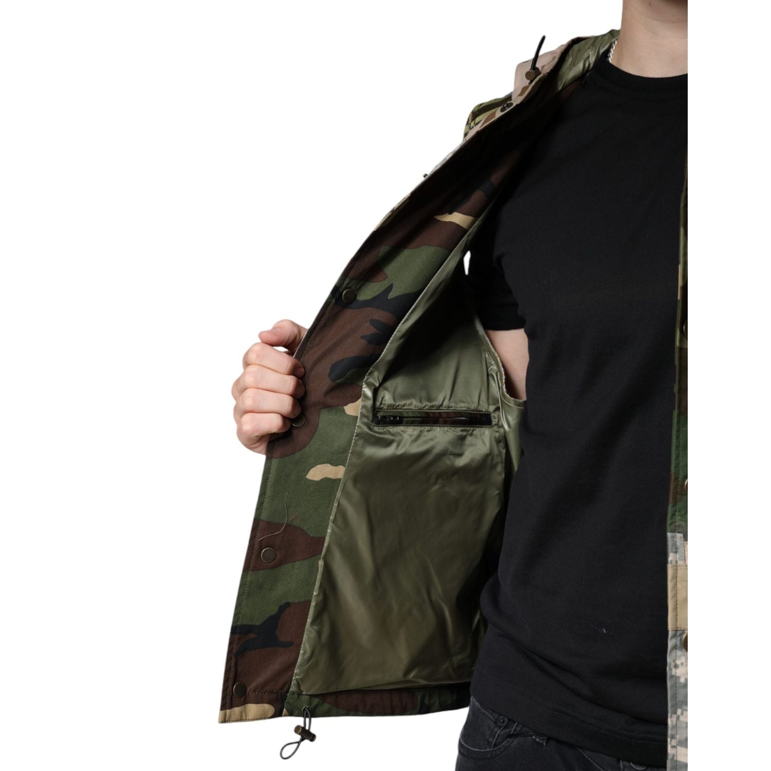 Front view with bag zipped and handles upright.