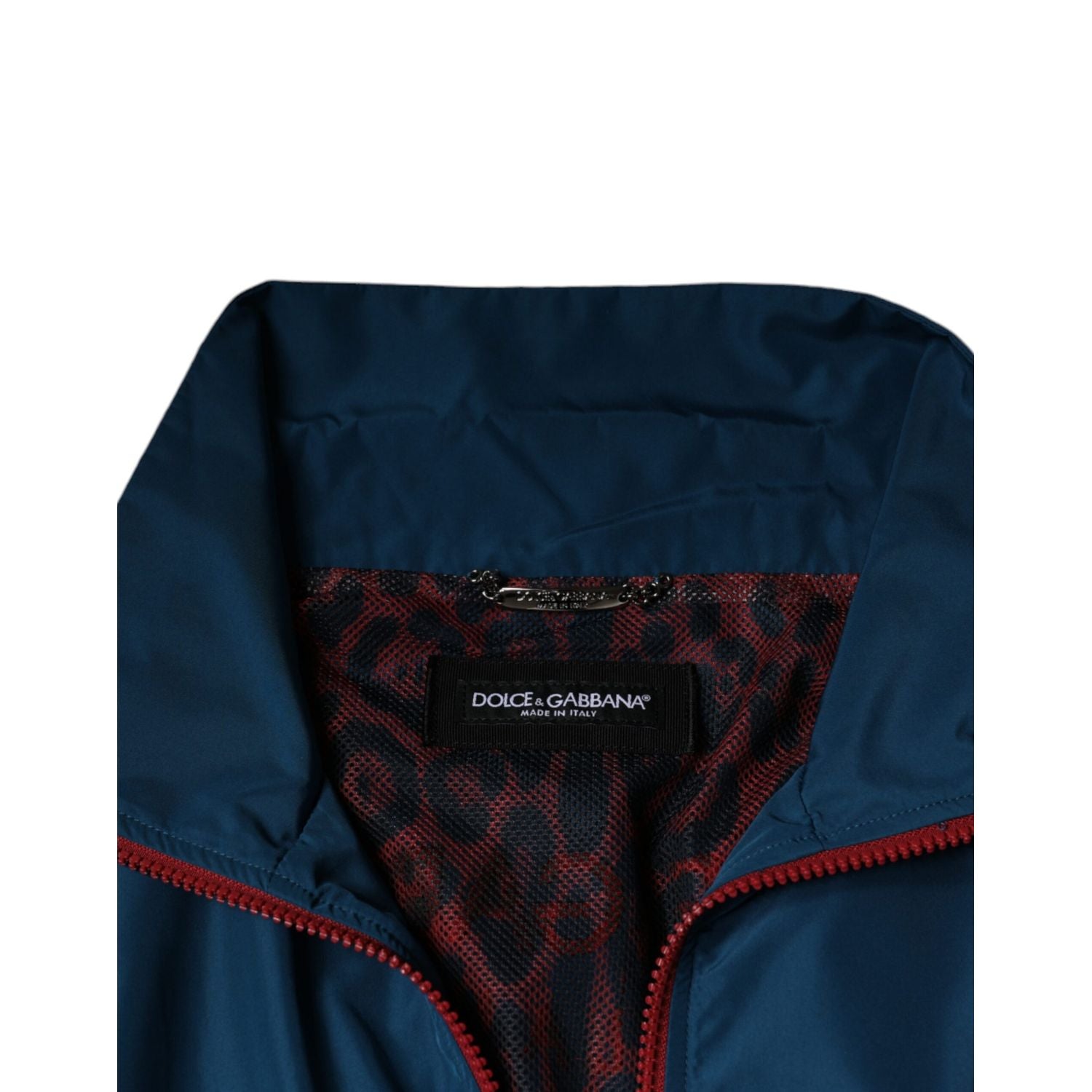 Front view with bag zipped and handles upright.