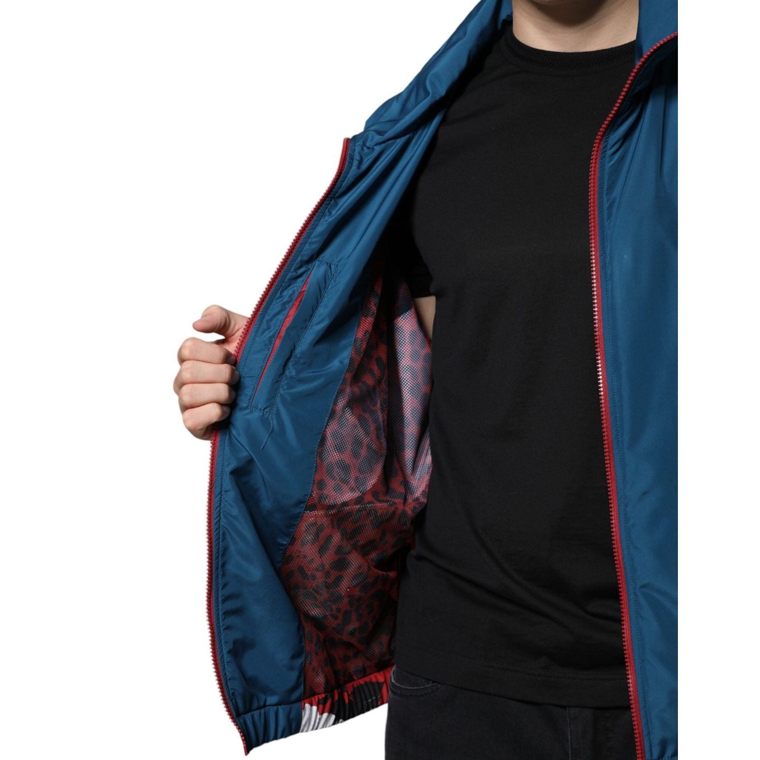Front view with bag zipped and handles upright.