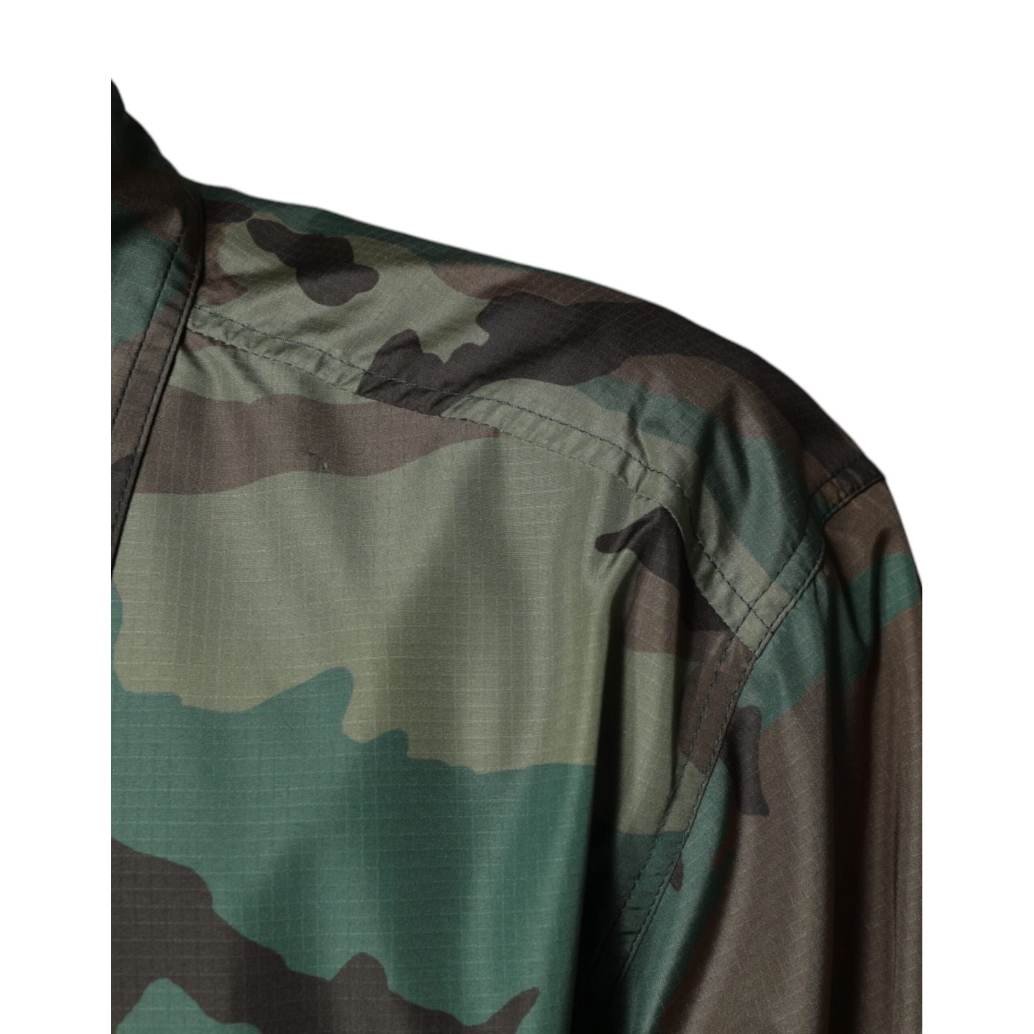 Front view with bag zipped and handles upright.
